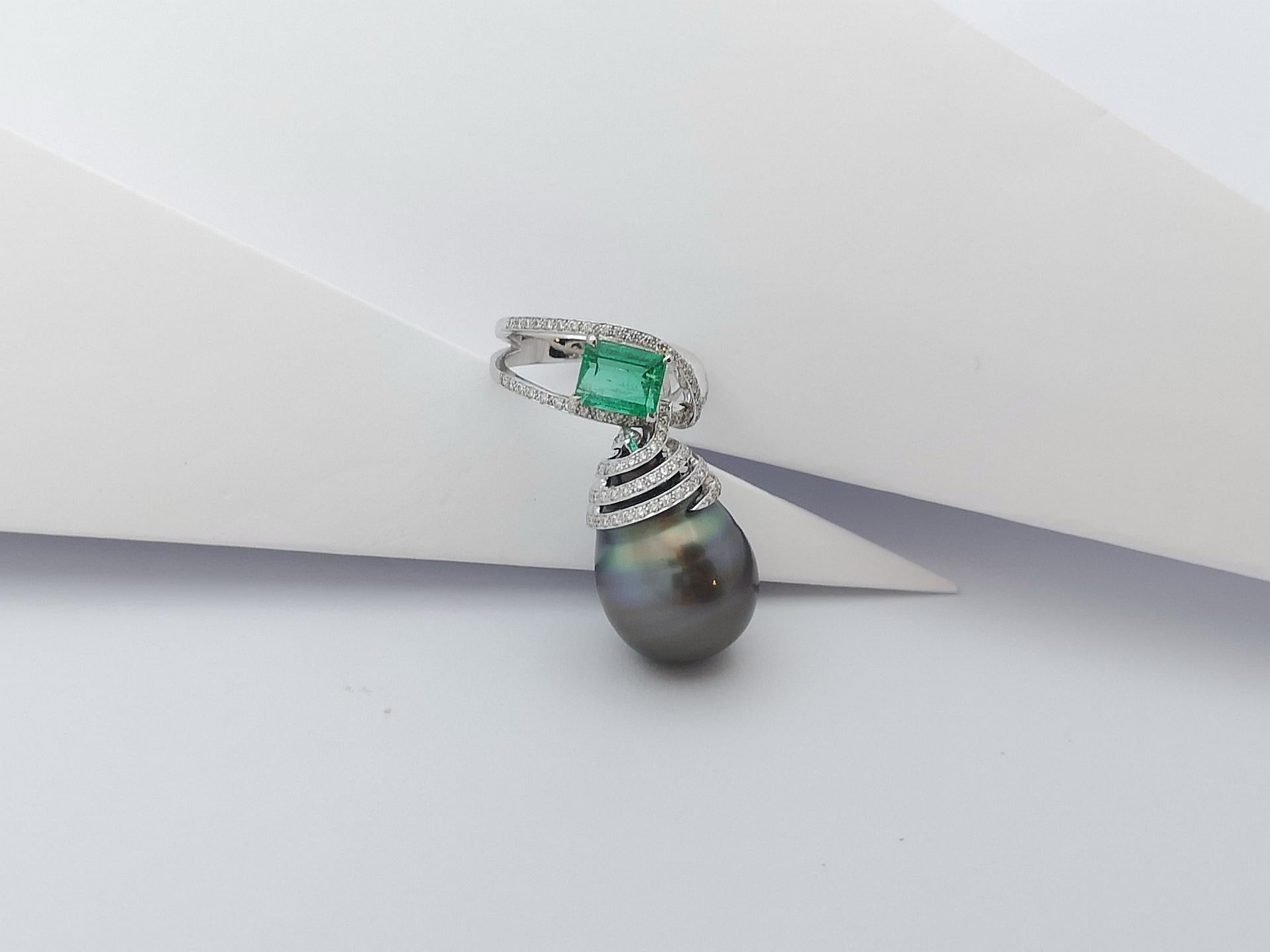 South Sea Pearl, Emerald with Diamond Ring Set in 18 Karat White Gold Settings For Sale 12