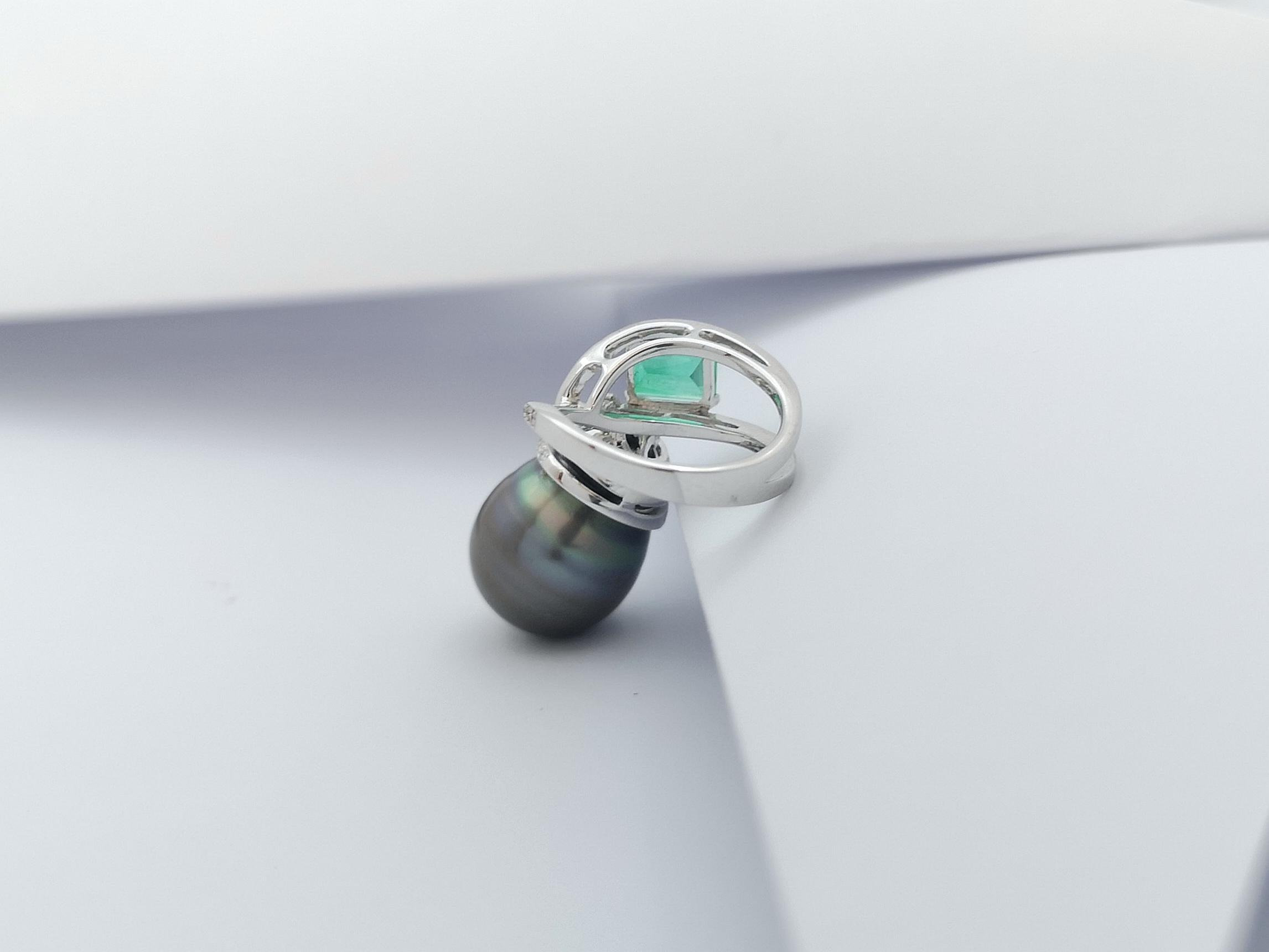 South Sea Pearl, Emerald with Diamond Ring Set in 18 Karat White Gold Settings For Sale 13