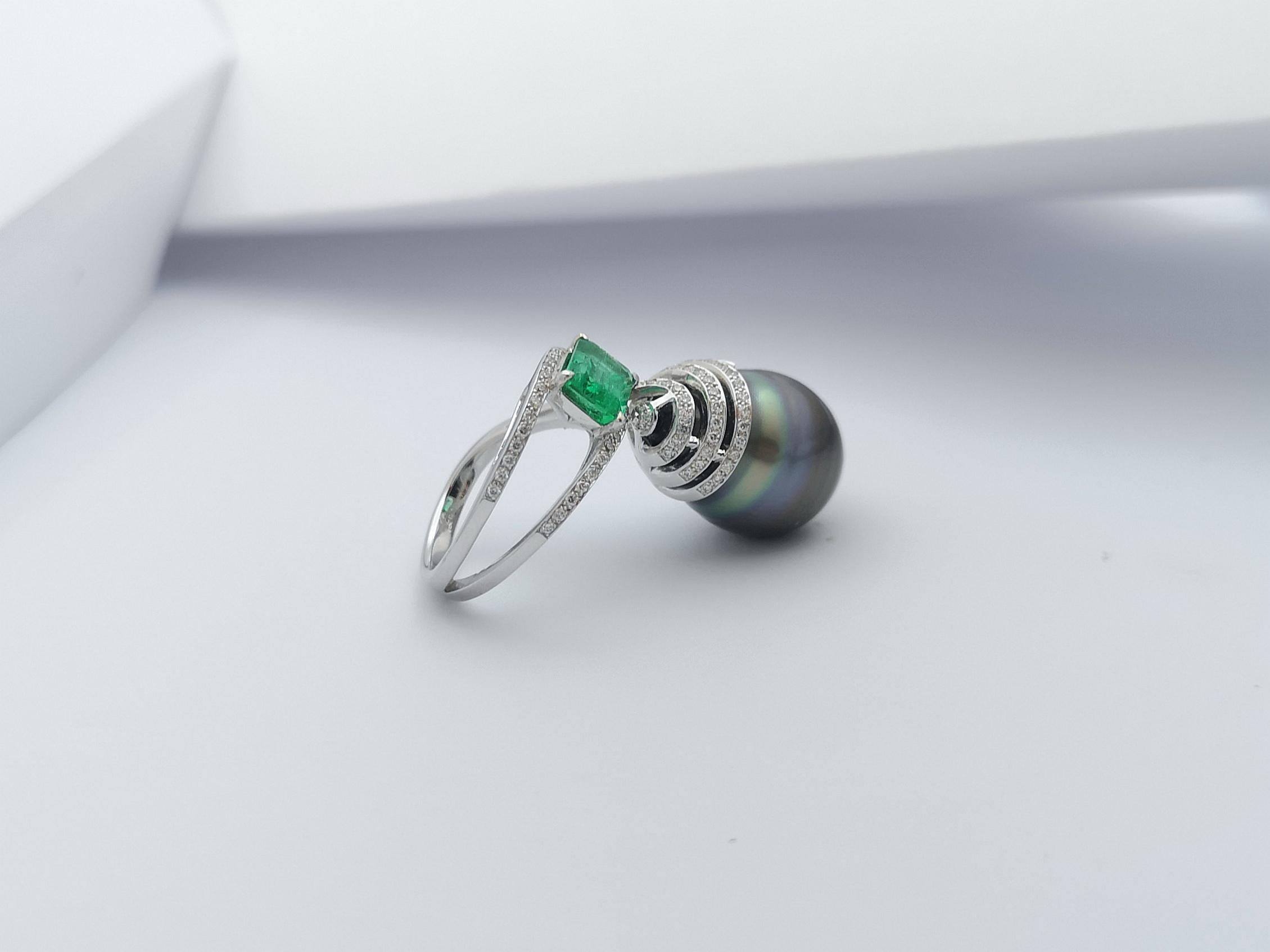 South Sea Pearl, Emerald with Diamond Ring Set in 18 Karat White Gold Settings For Sale 14