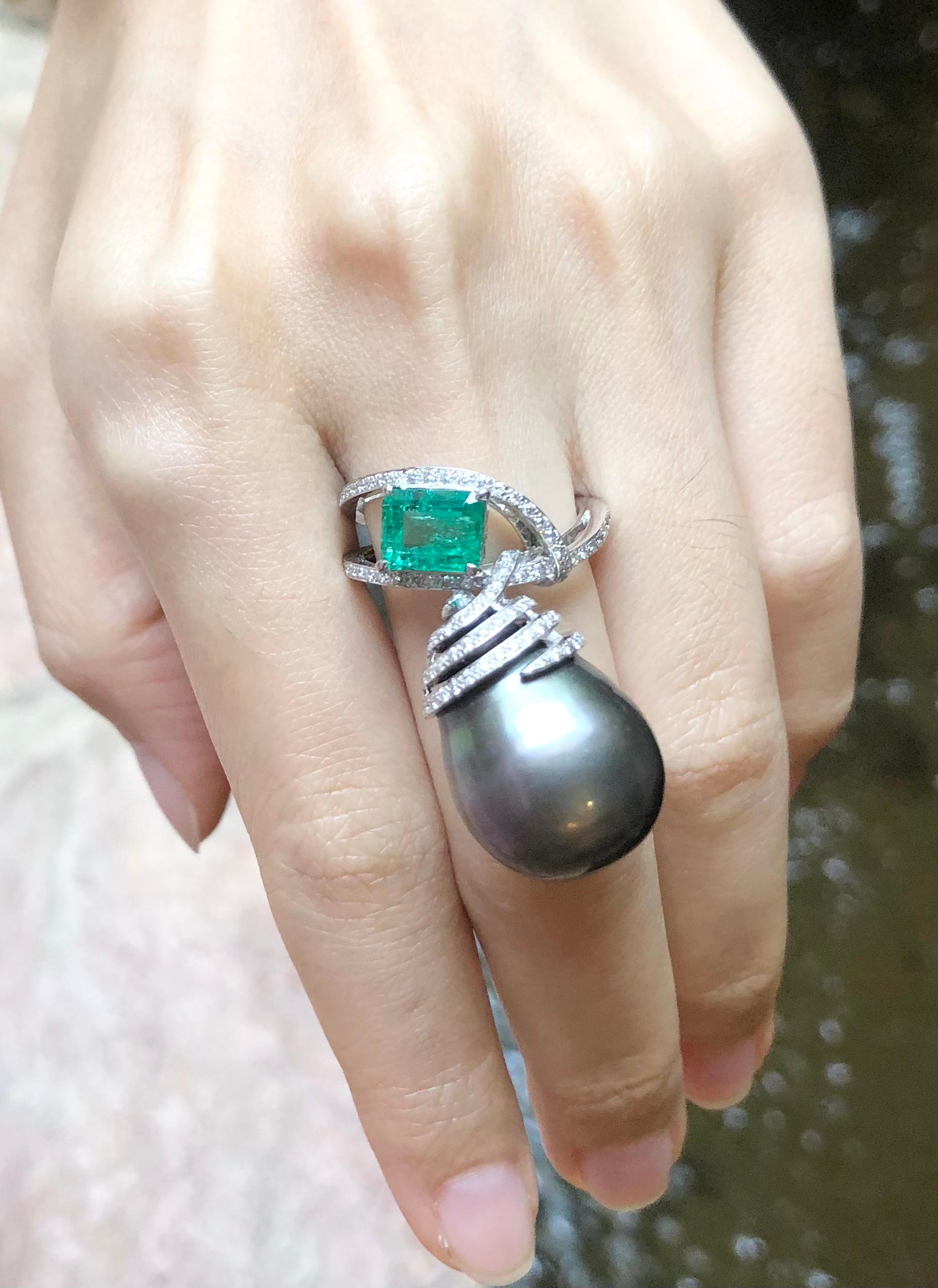 Südseeperle, Smaragd mit Diamantring aus 18 Karat Weißgold gefasst Damen im Angebot