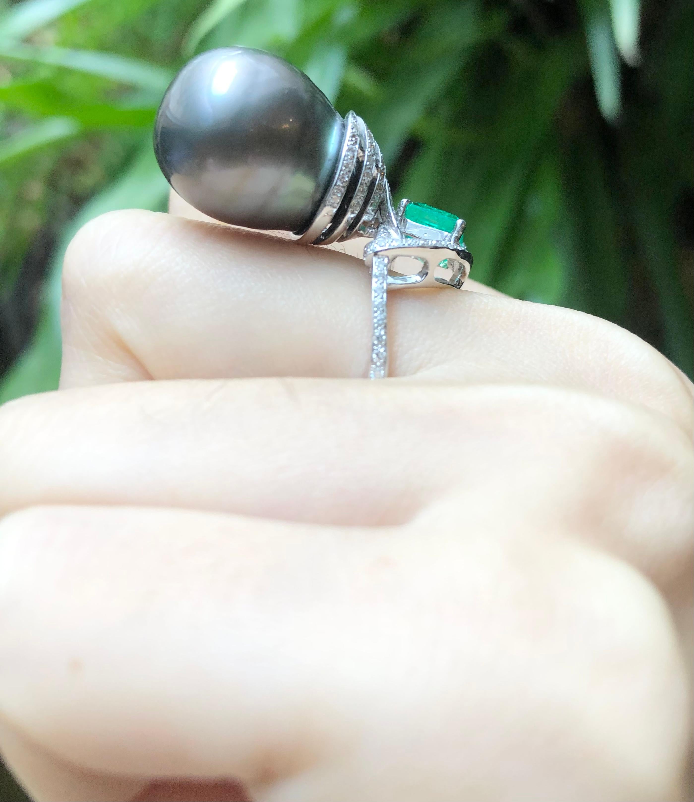 South Sea Pearl, Emerald with Diamond Ring Set in 18 Karat White Gold Settings For Sale 3