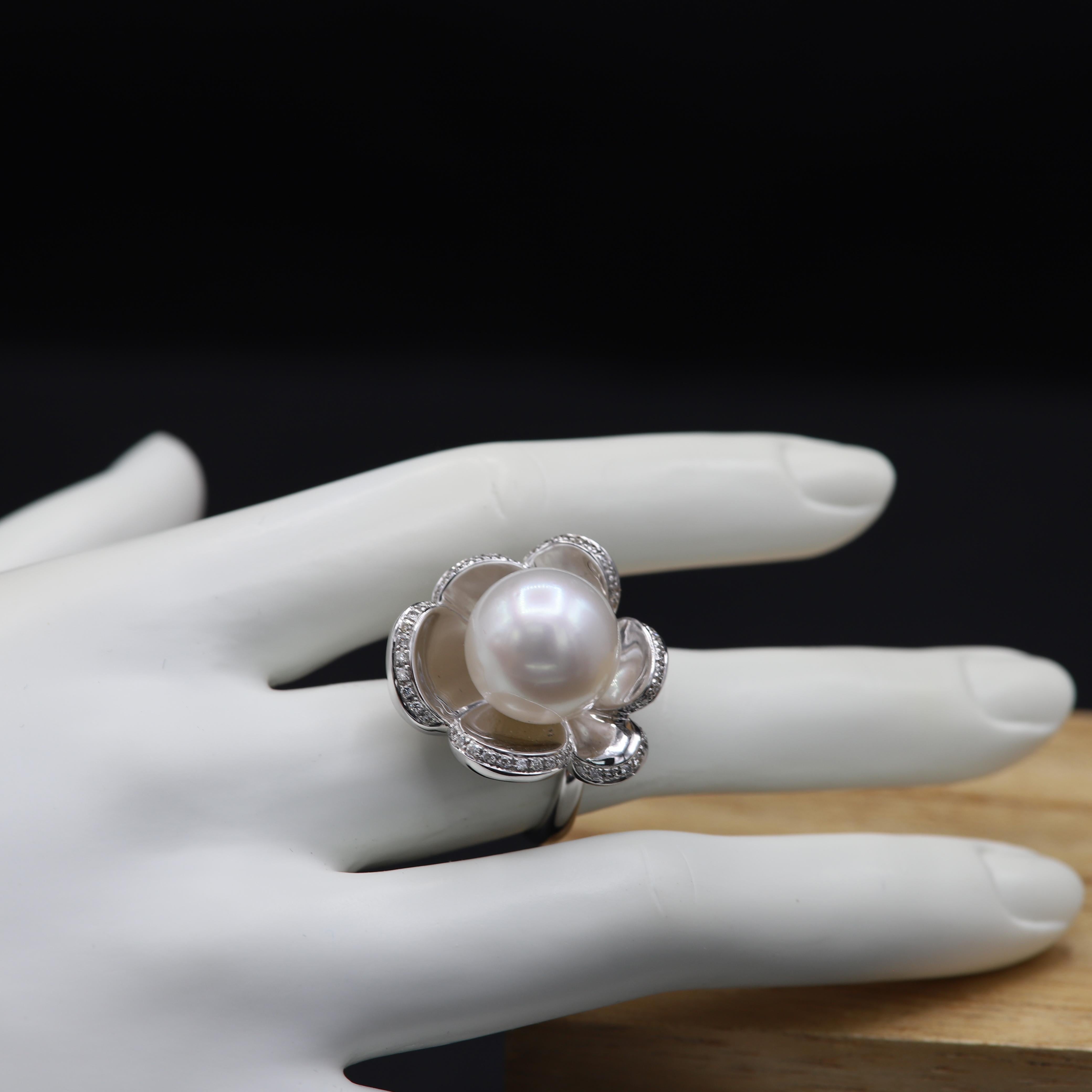 South Sea Pearl Flower Gold Ring 18 Karat White Gold & Diamonds Pearl For Sale 5