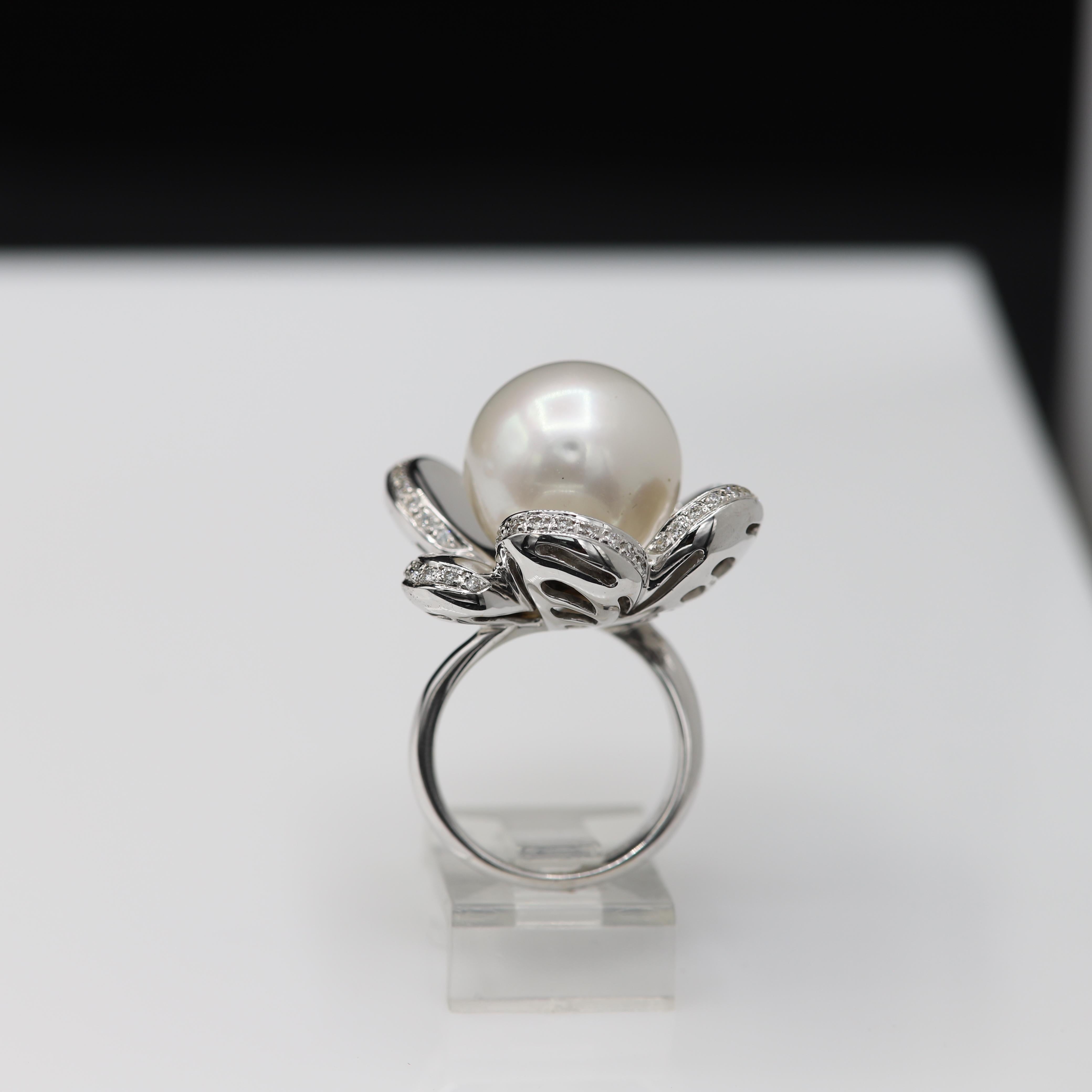 Round Cut South Sea Pearl Flower Gold Ring 18 Karat White Gold & Diamonds Pearl For Sale
