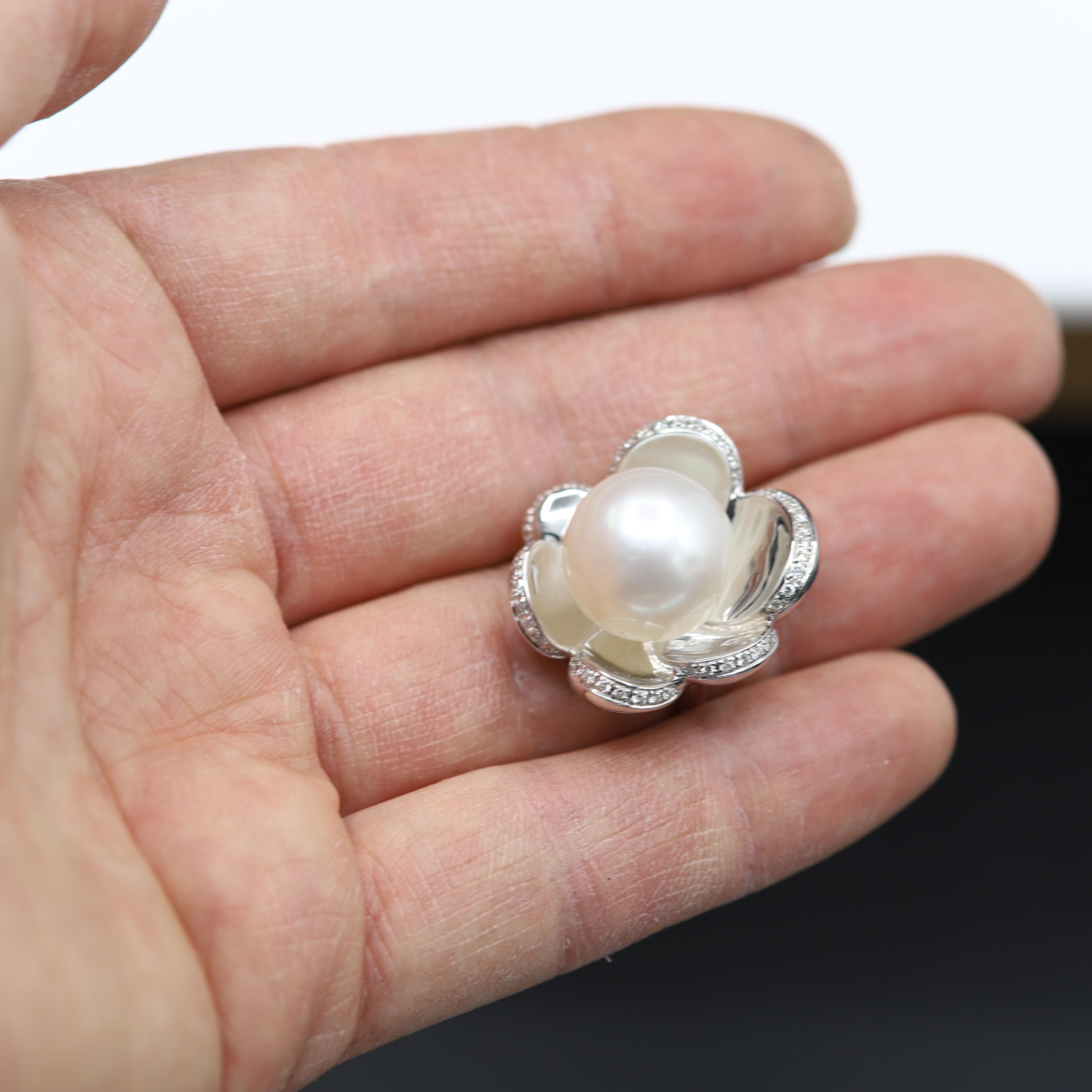 South Sea Pearl Flower Gold Ring 18 Karat White Gold & Diamonds Pearl In New Condition For Sale In Brooklyn, NY