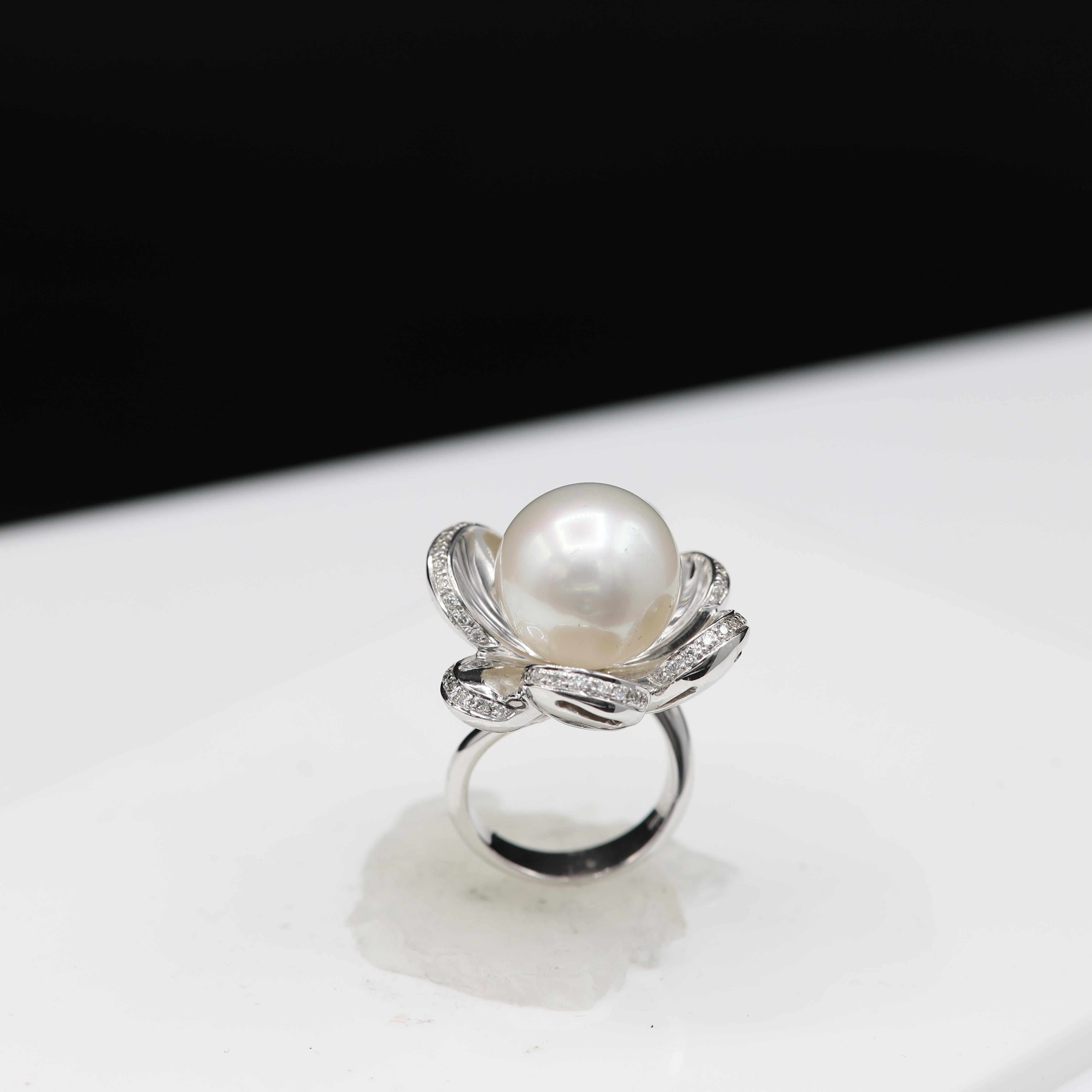 Women's South Sea Pearl Flower Gold Ring 18 Karat White Gold & Diamonds Pearl For Sale