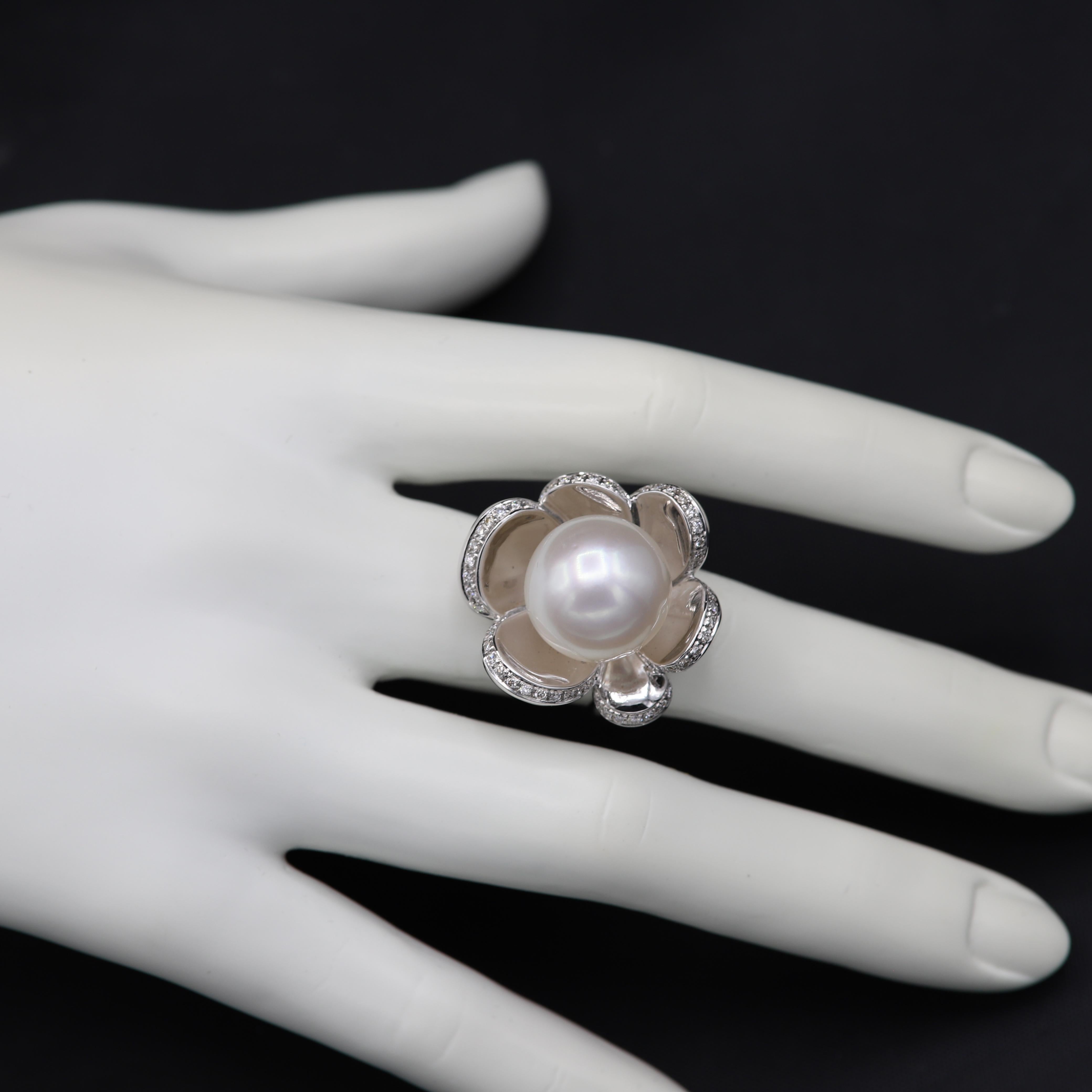 South Sea Pearl Flower Gold Ring 18 Karat White Gold & Diamonds Pearl For Sale 1