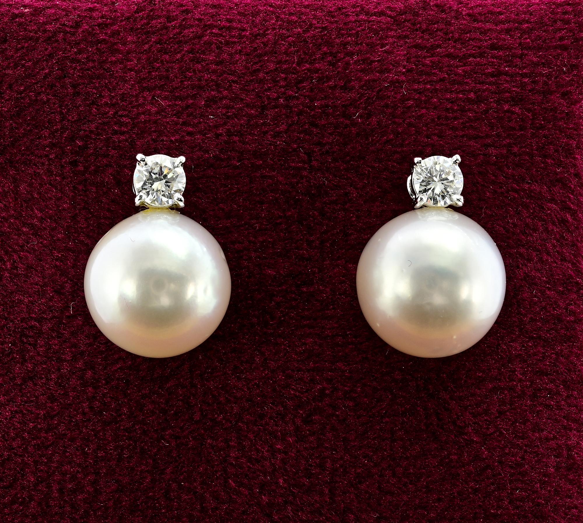 Contemporary South Sea Pearl G VVS Diamond 18 Kt White Gold Stud Earrings