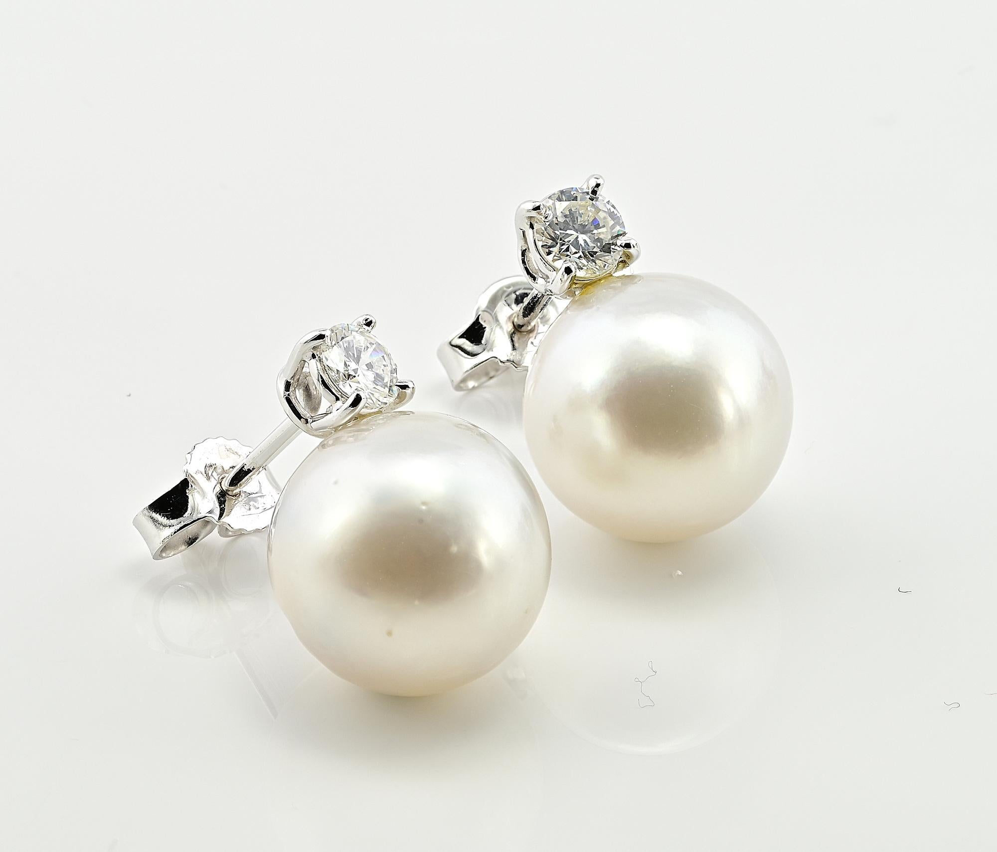 Brilliant Cut South Sea Pearl G VVS Diamond 18 Kt White Gold Stud Earrings