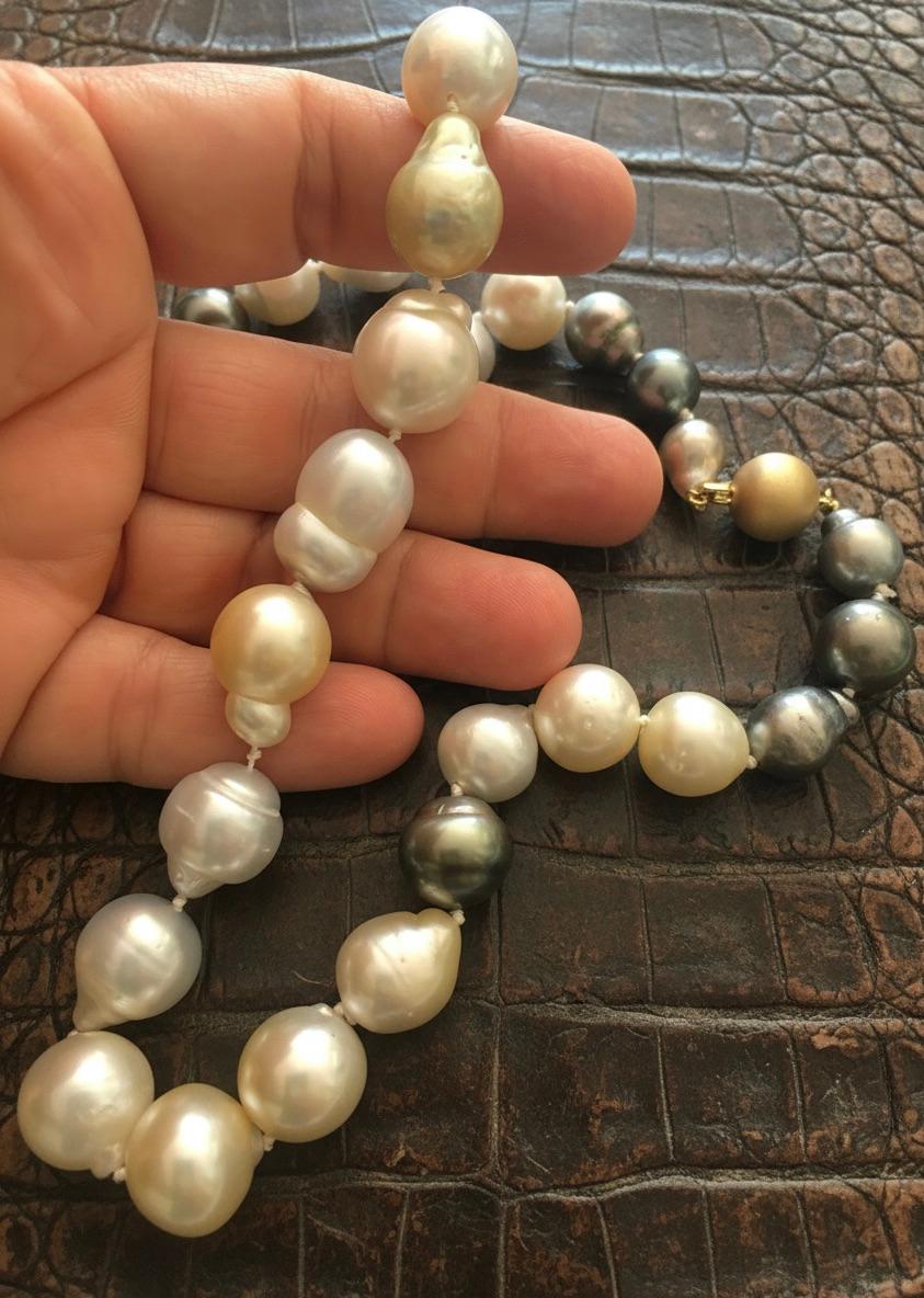 Donna Collana barocca in oro con perle dei mari del sud da 20 pollici in vendita