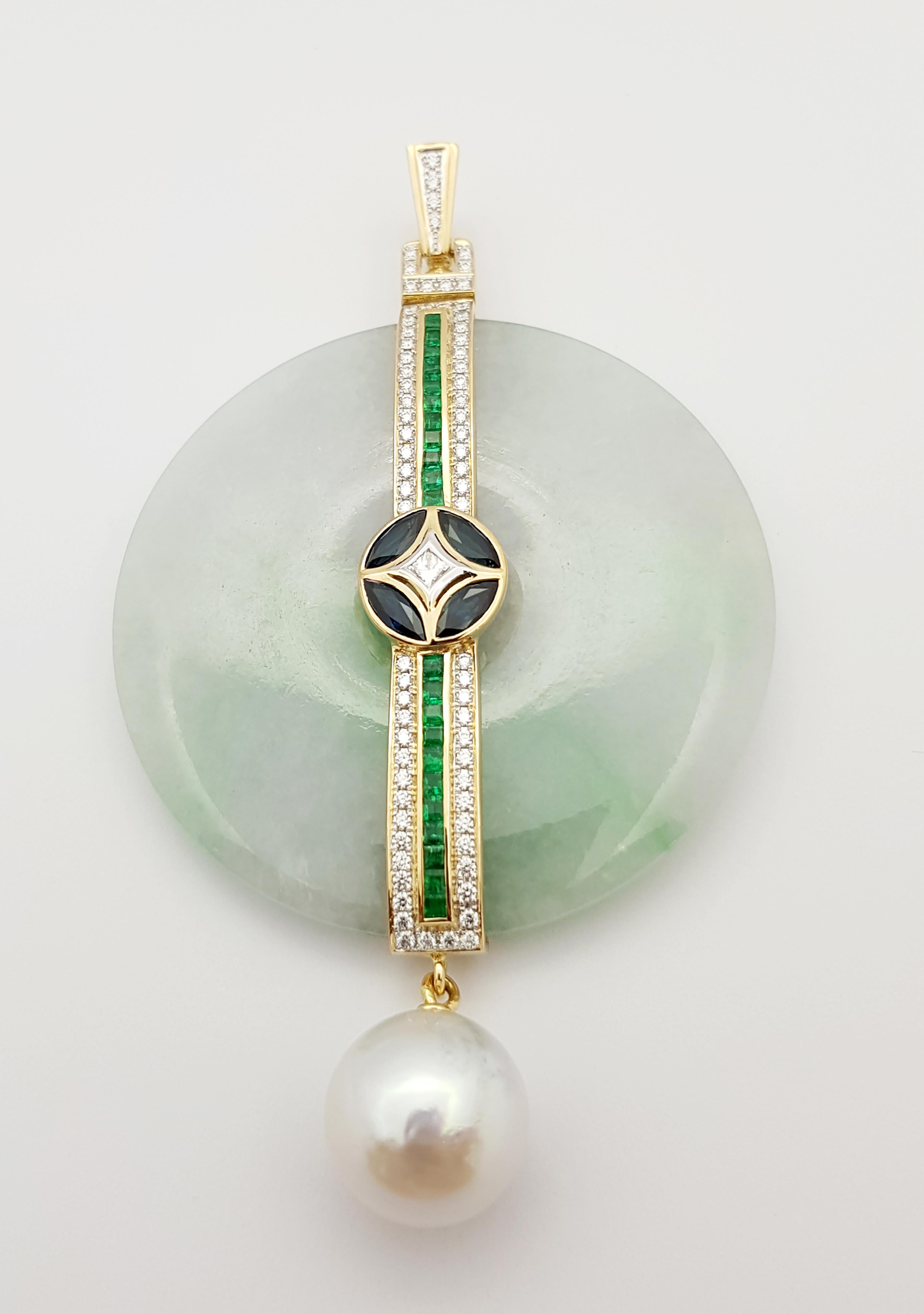 South Sea Pearl, Jade, Emerald, Diamond 0.84 Carat Pendant Set in 18 Karat Gold In New Condition For Sale In Bangkok, TH