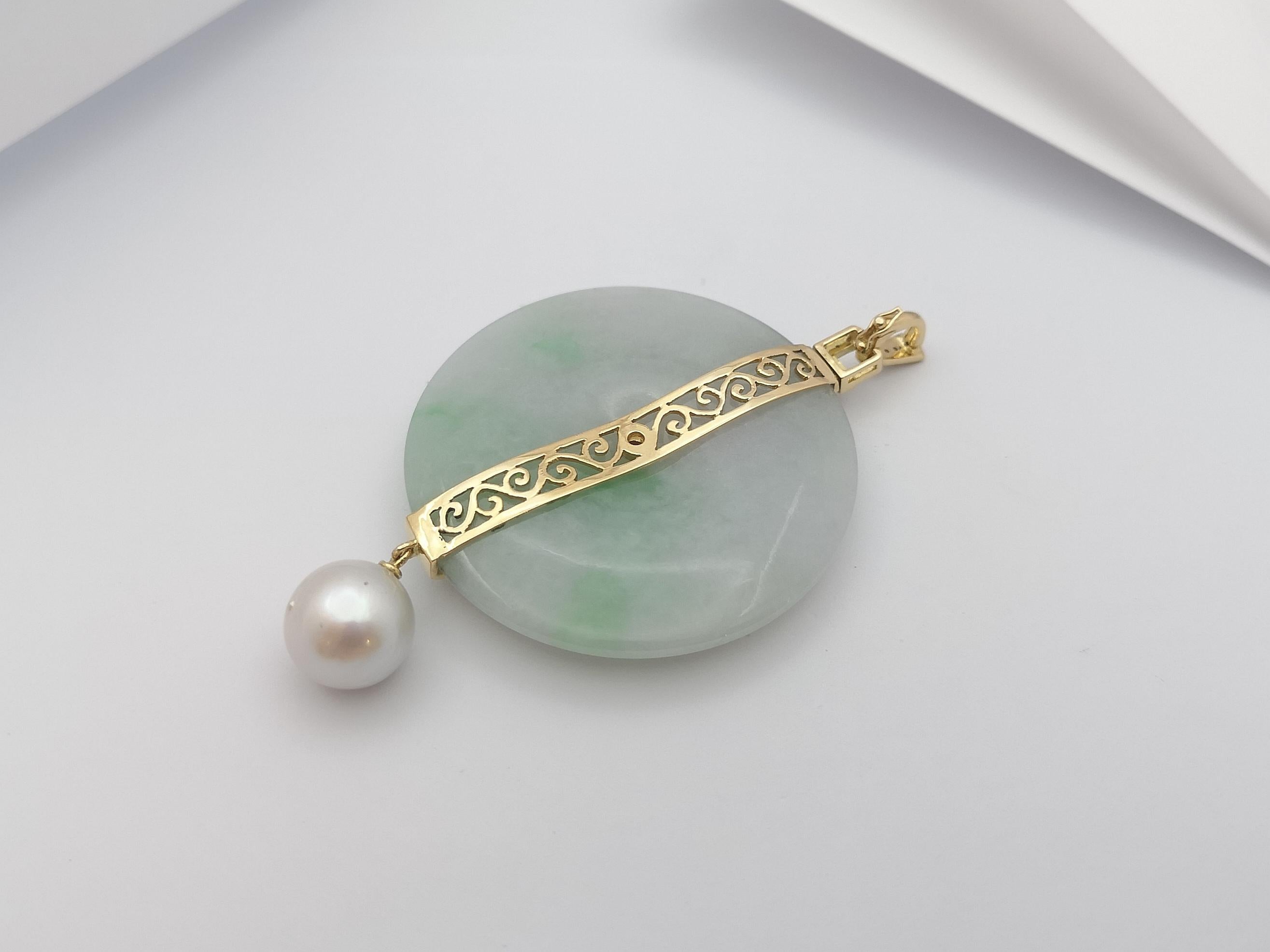 South Sea Pearl, Jade, Emerald, Diamond 0.84 Carat Pendant Set in 18 Karat Gold For Sale 4