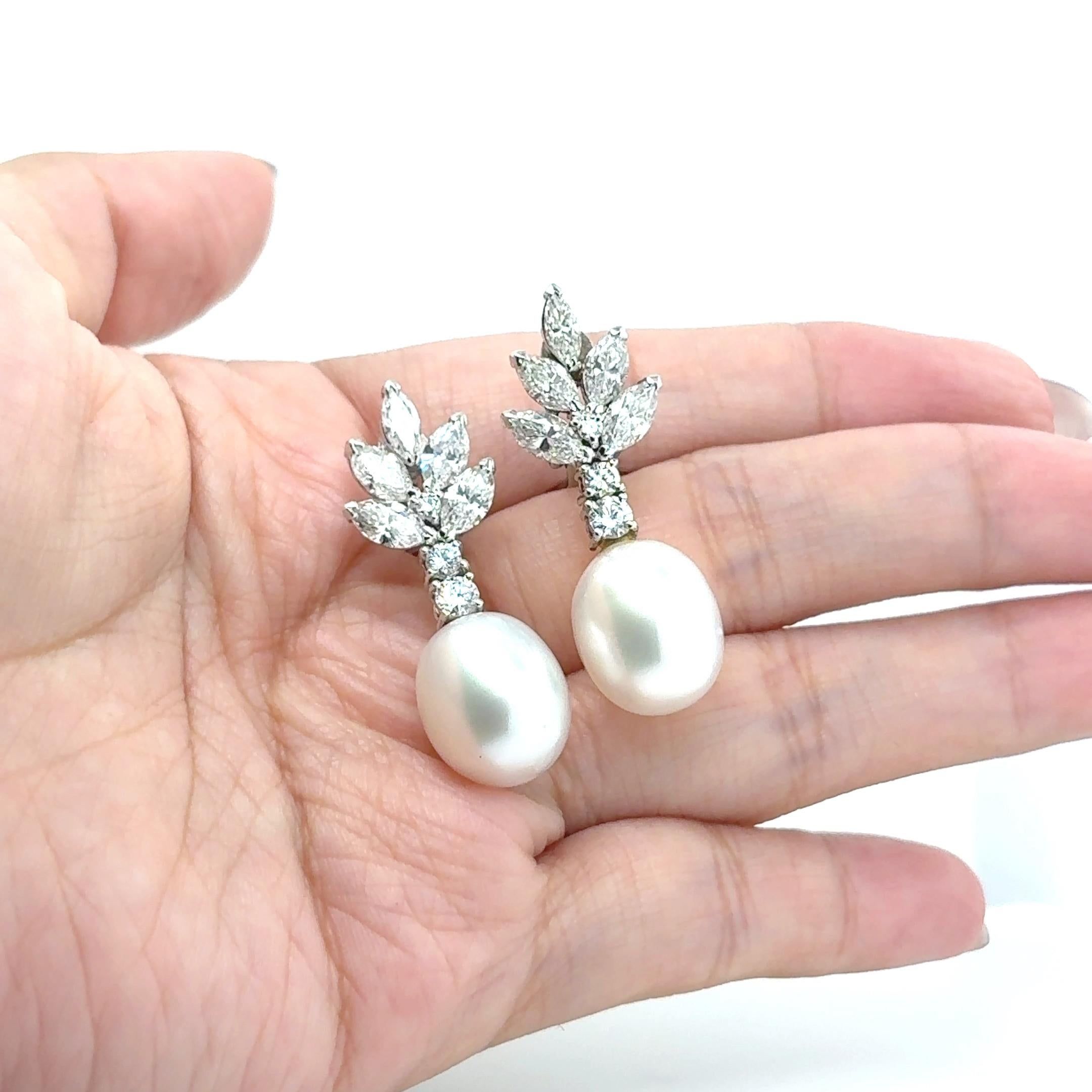 Contemporaneo Orecchini con perle dei mari del sud, diamanti rotondi e marquise 4,32 carati in vendita