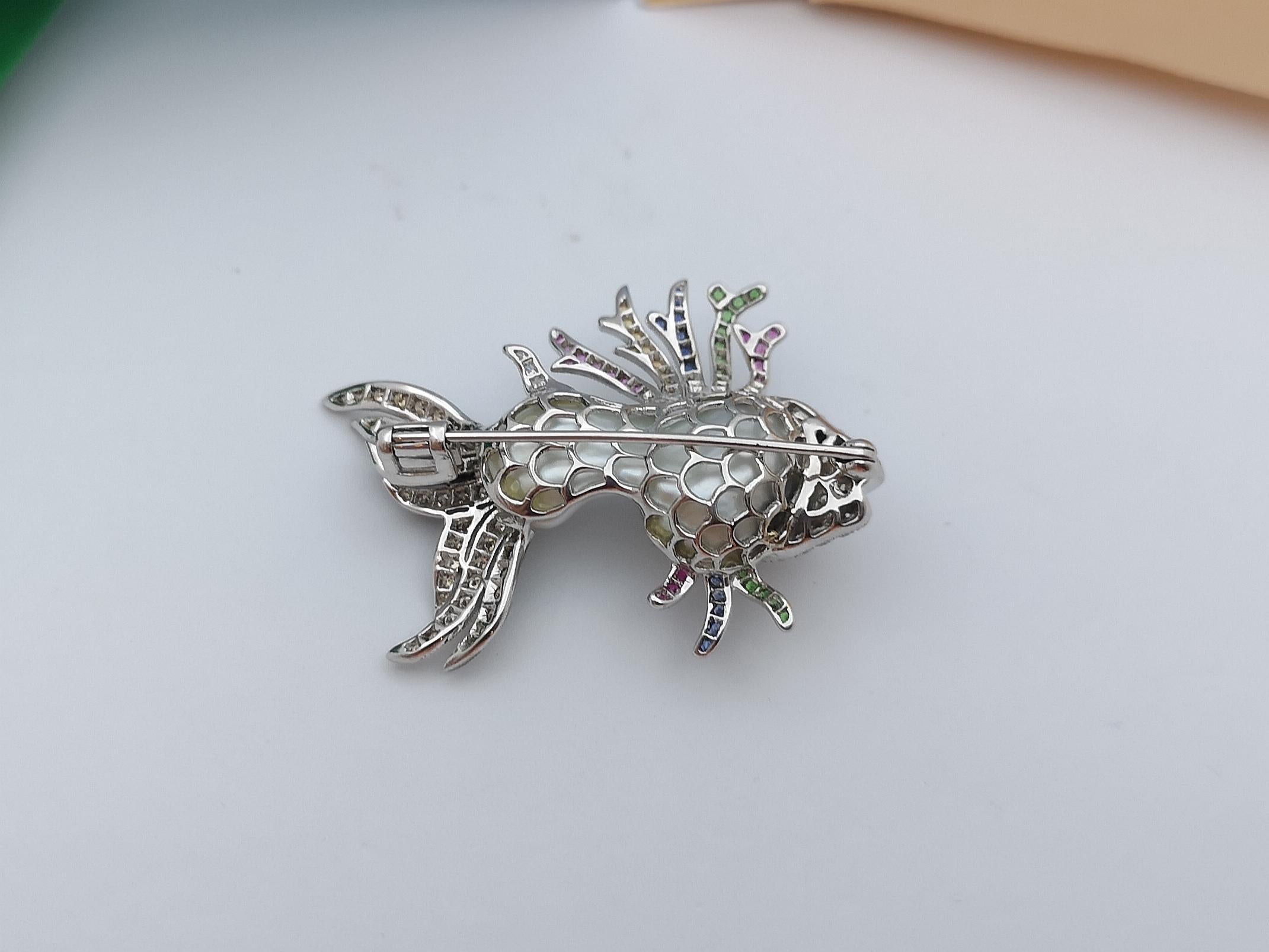 South Sea Pearl, Muti Color Sapphire Scorpionfish Brooch in 18K White Gold In New Condition For Sale In Bangkok, TH