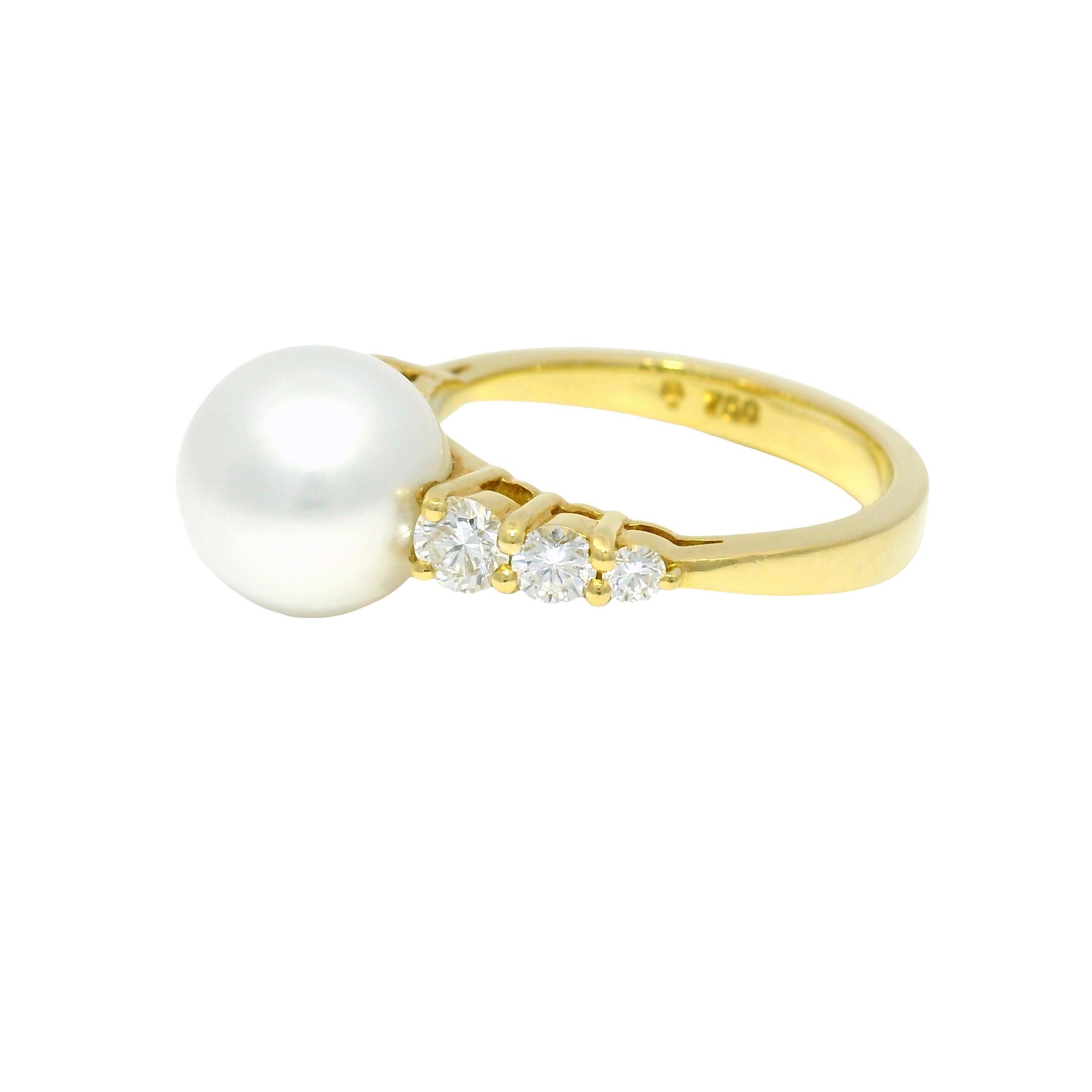 Bague 18 carats avec perles des mers du Sud et diamants naturels en stock en vente 1