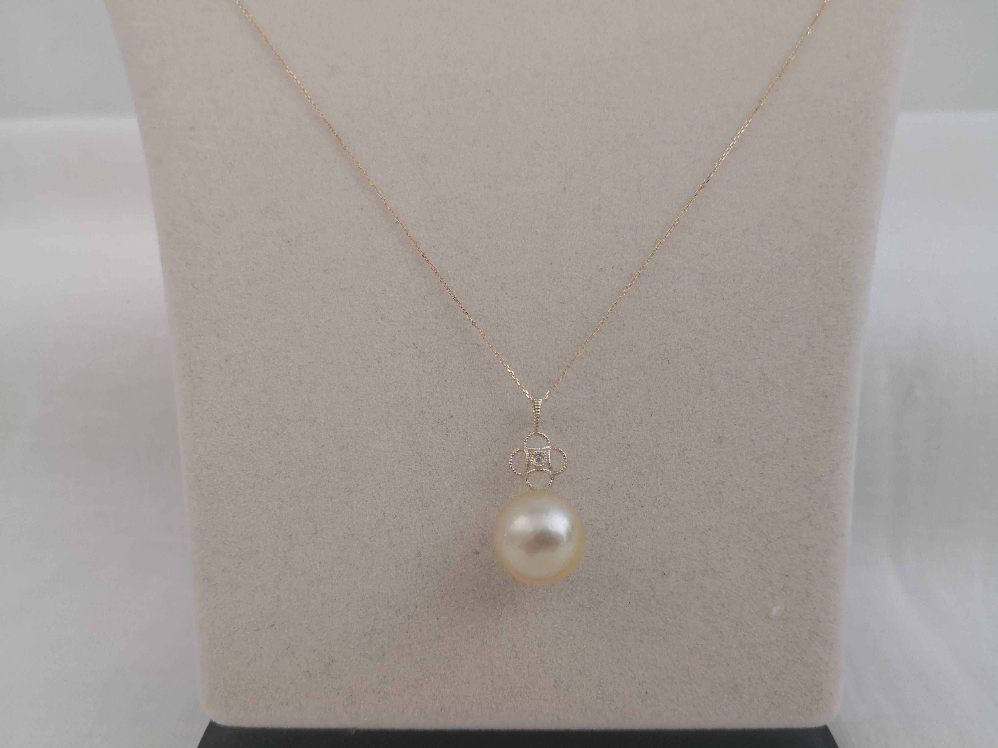 Artisan South Sea Pearl Necklace Golden Color, Diamonds and 14 Gold For Sale