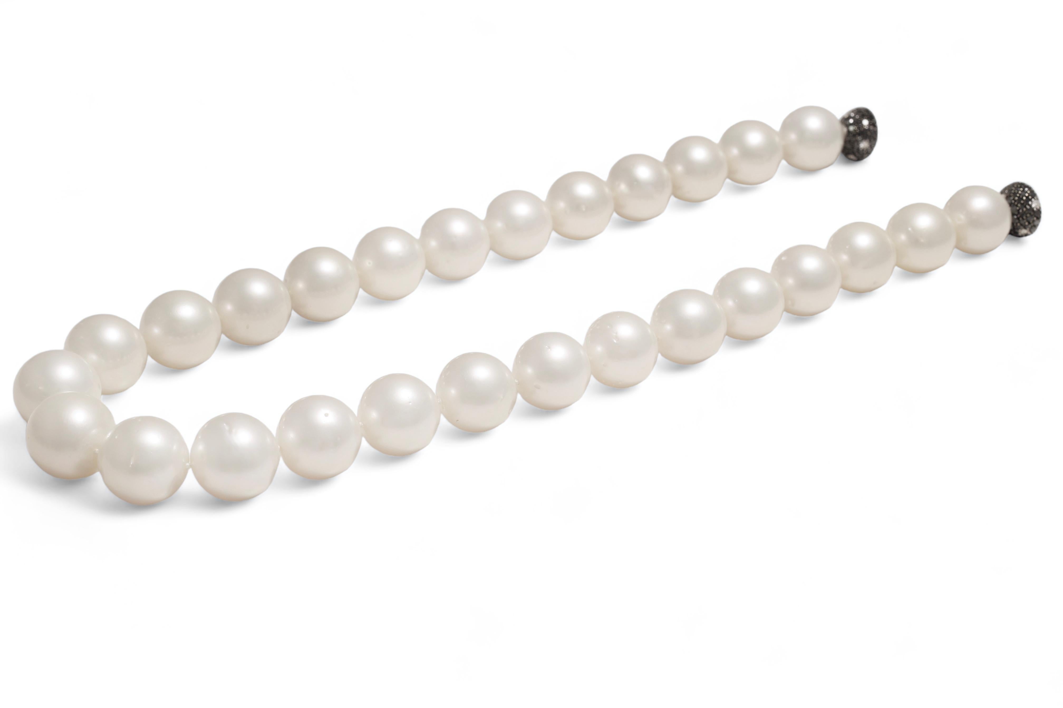 Collier de perles des mers du Sud 18 carats Casier en or blanc 2.28 ct. Diamant 15-16.5mm en vente 1