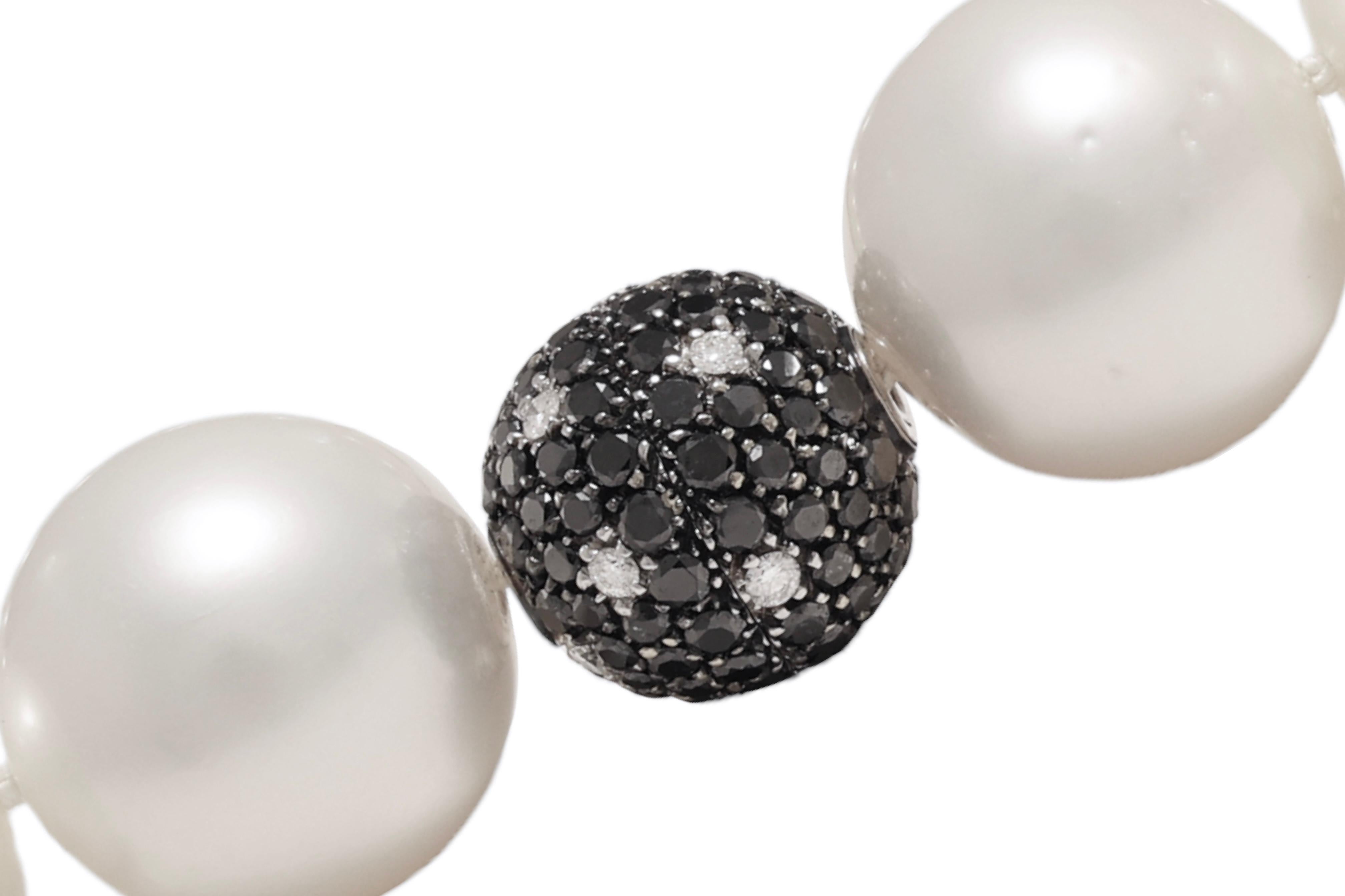 Collier de perles des mers du Sud 18 carats Casier en or blanc 2.28 ct. Diamant 15-16.5mm en vente 2
