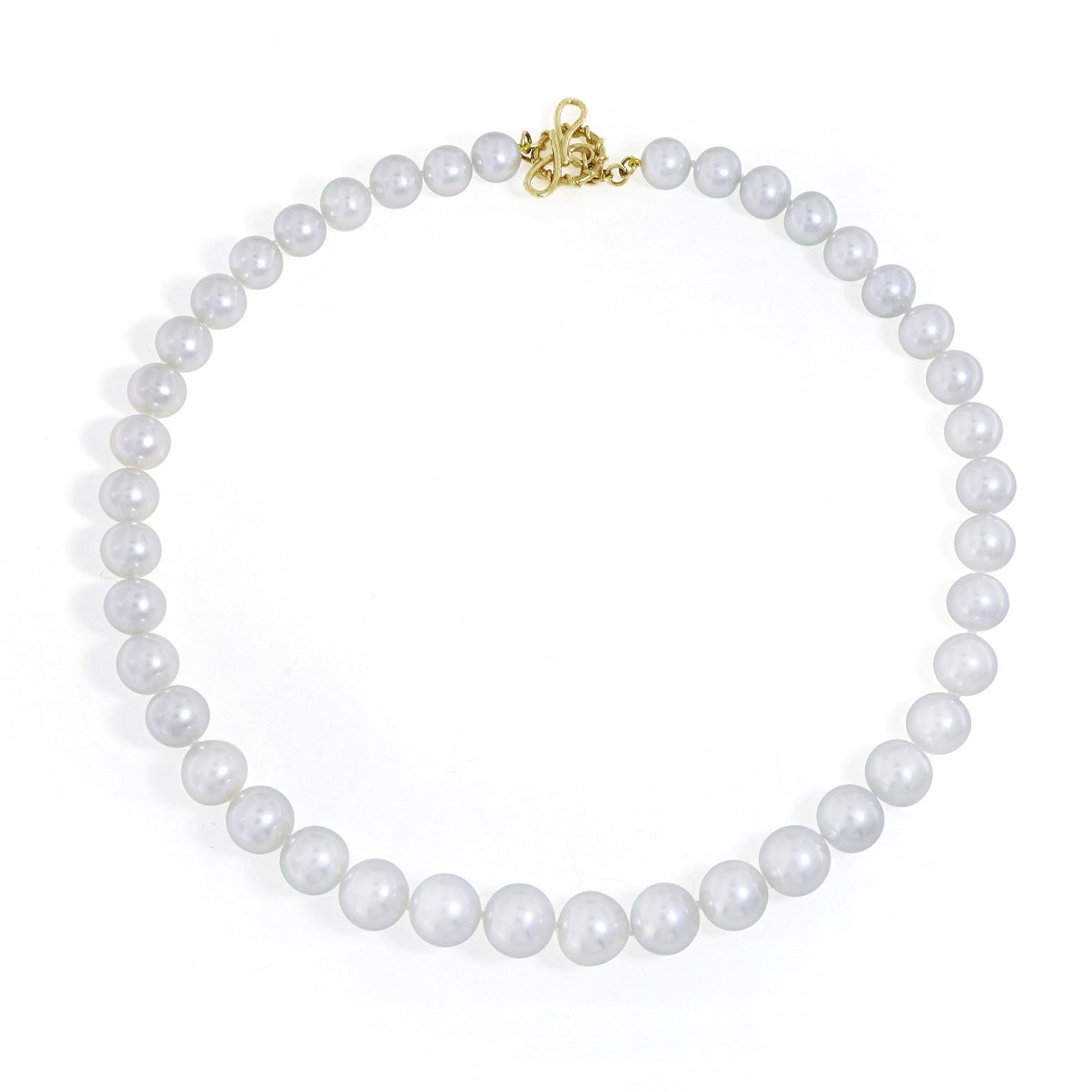 White South Sea Pearl Graduated 18K Yellow Gold Necklace In New Condition For Sale In New York, NY