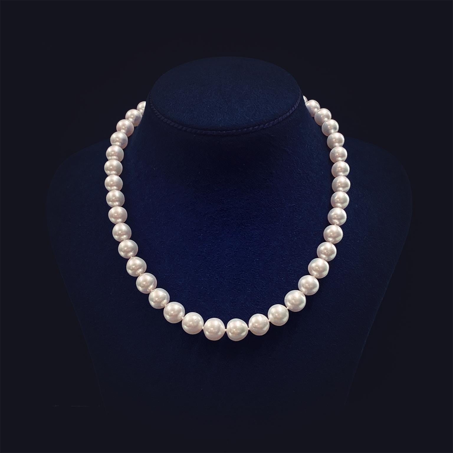 Women's or Men's White South Sea Pearl Graduated 18K Yellow Gold Necklace For Sale
