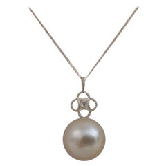 South Sea Pearl Necklace Golden Color, Diamonds and 14 Gold