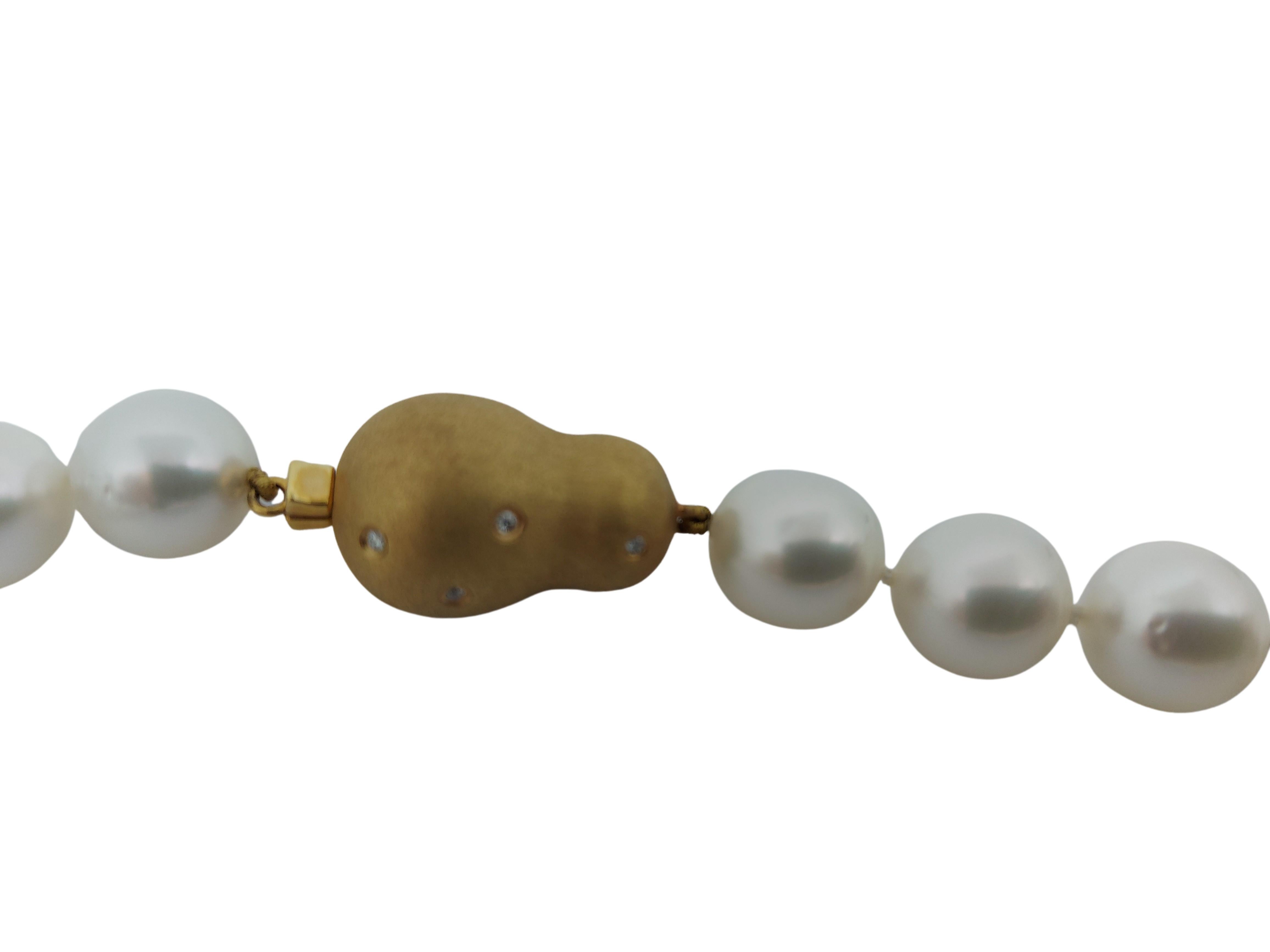South Sea Pearl Necklace & Hand Crafted 18k Gold Horse Heads, One of a Kind In New Condition For Sale In Antwerp, BE