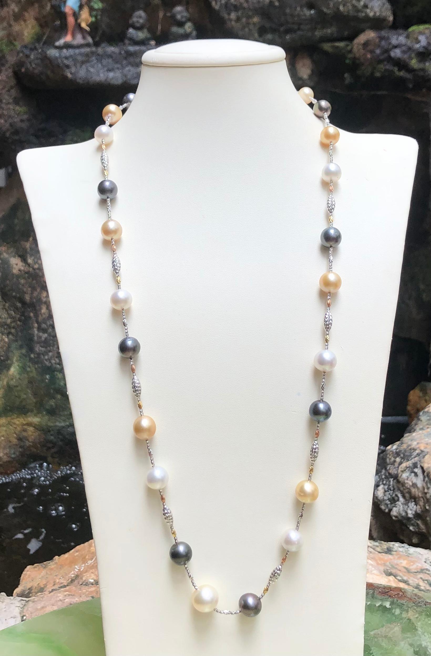 Collana di perle dei mari del sud con montatura in oro bianco da 18 carati

Larghezza: 1.2 cm 
Lunghezza: 82,0 cm (32,5