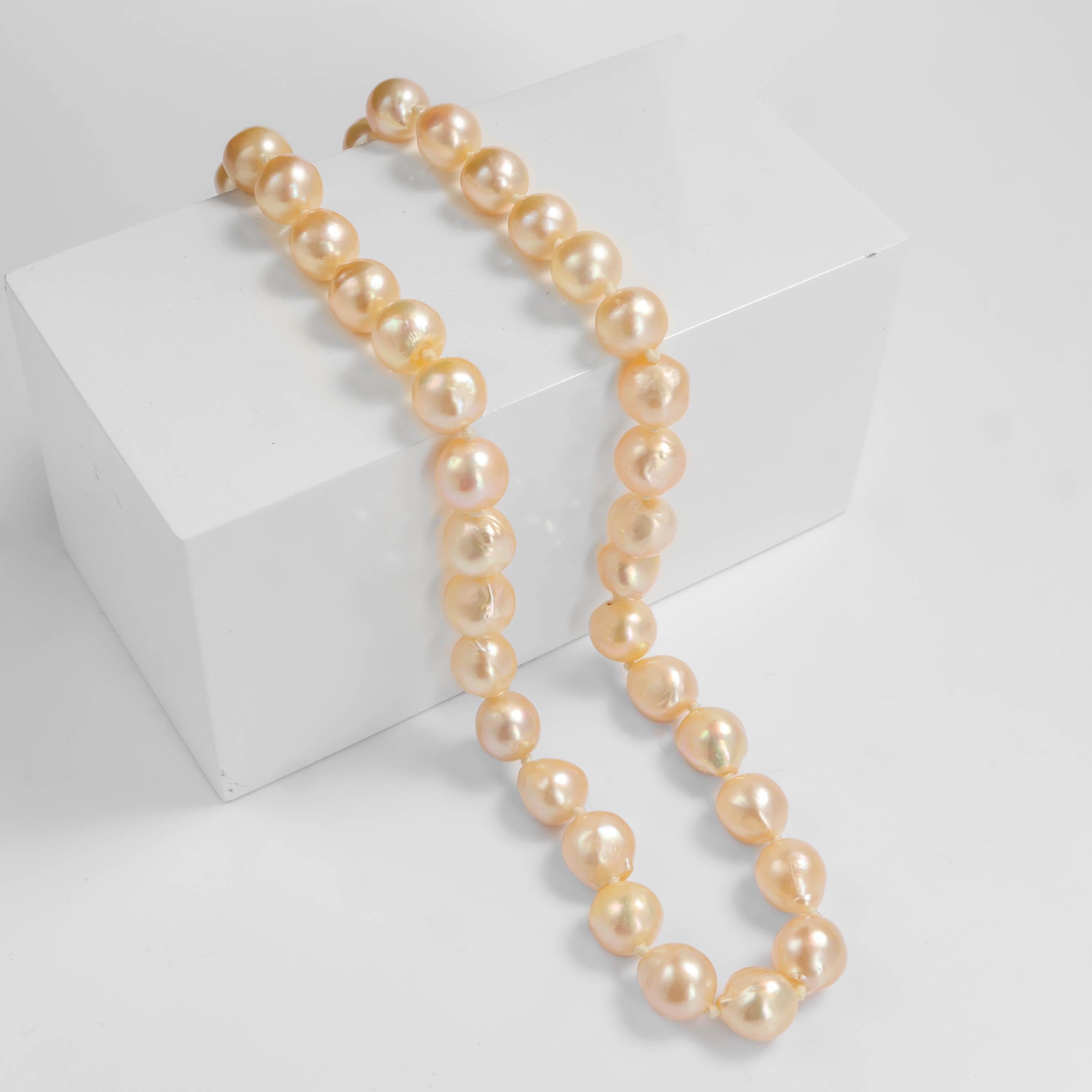 South Sea Pearl Necklace Vers. 1.0 In Excellent Condition In Southbury, CT