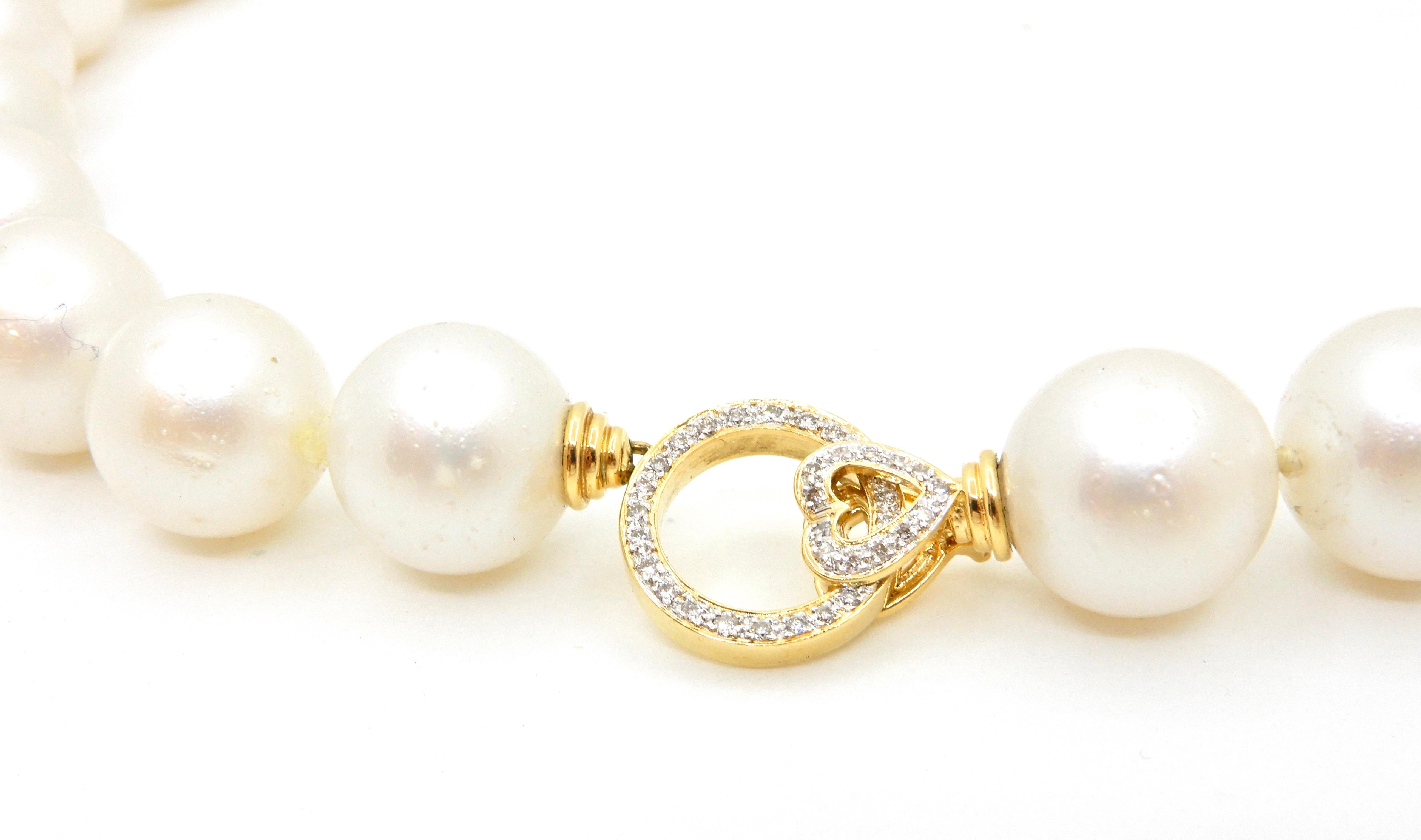Contemporary South Sea Pearl Necklace with 18 Carat Yellow Gold and Diamond Clasp For Sale