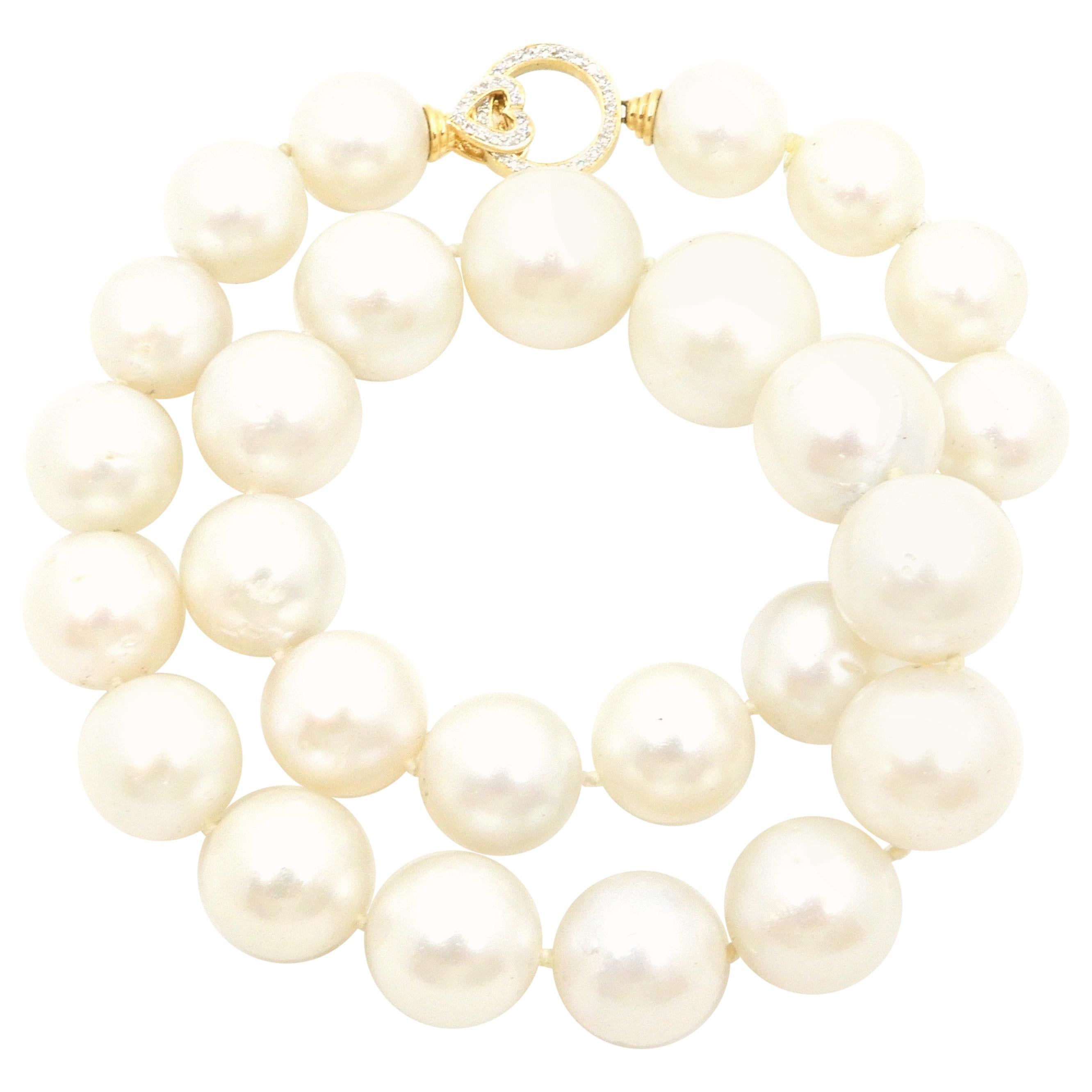 South Sea Pearl Necklace with 18 Carat Yellow Gold and Diamond Clasp For Sale