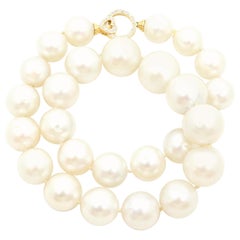 South Sea Pearl Necklace with 18 Carat Yellow Gold and Diamond Clasp