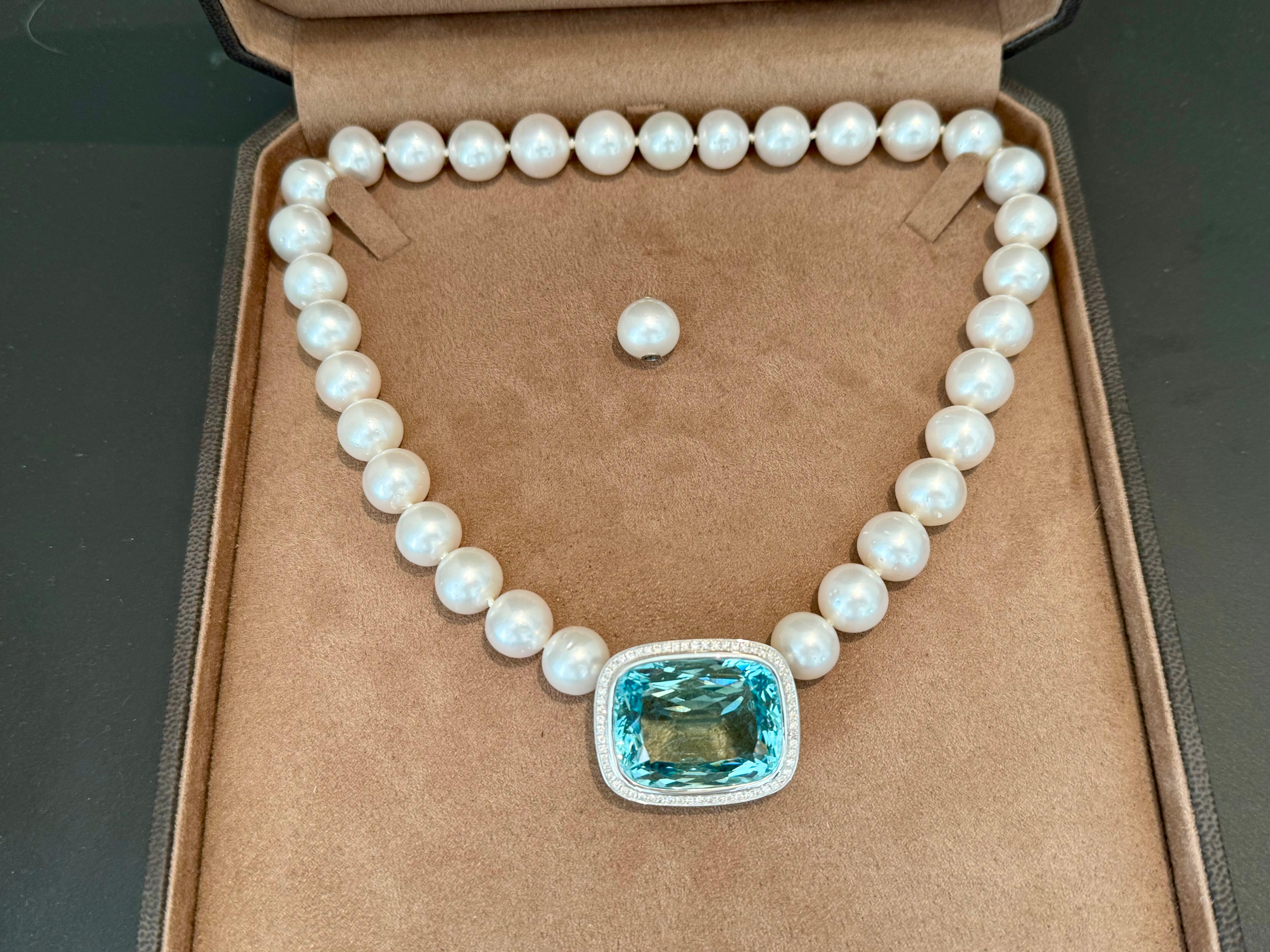 Perla dei mari del sud  Collana con  Ciondolo con diamante e acquamarina in oro bianco 18 K. In condizioni buone in vendita a Zurich, Zollstrasse