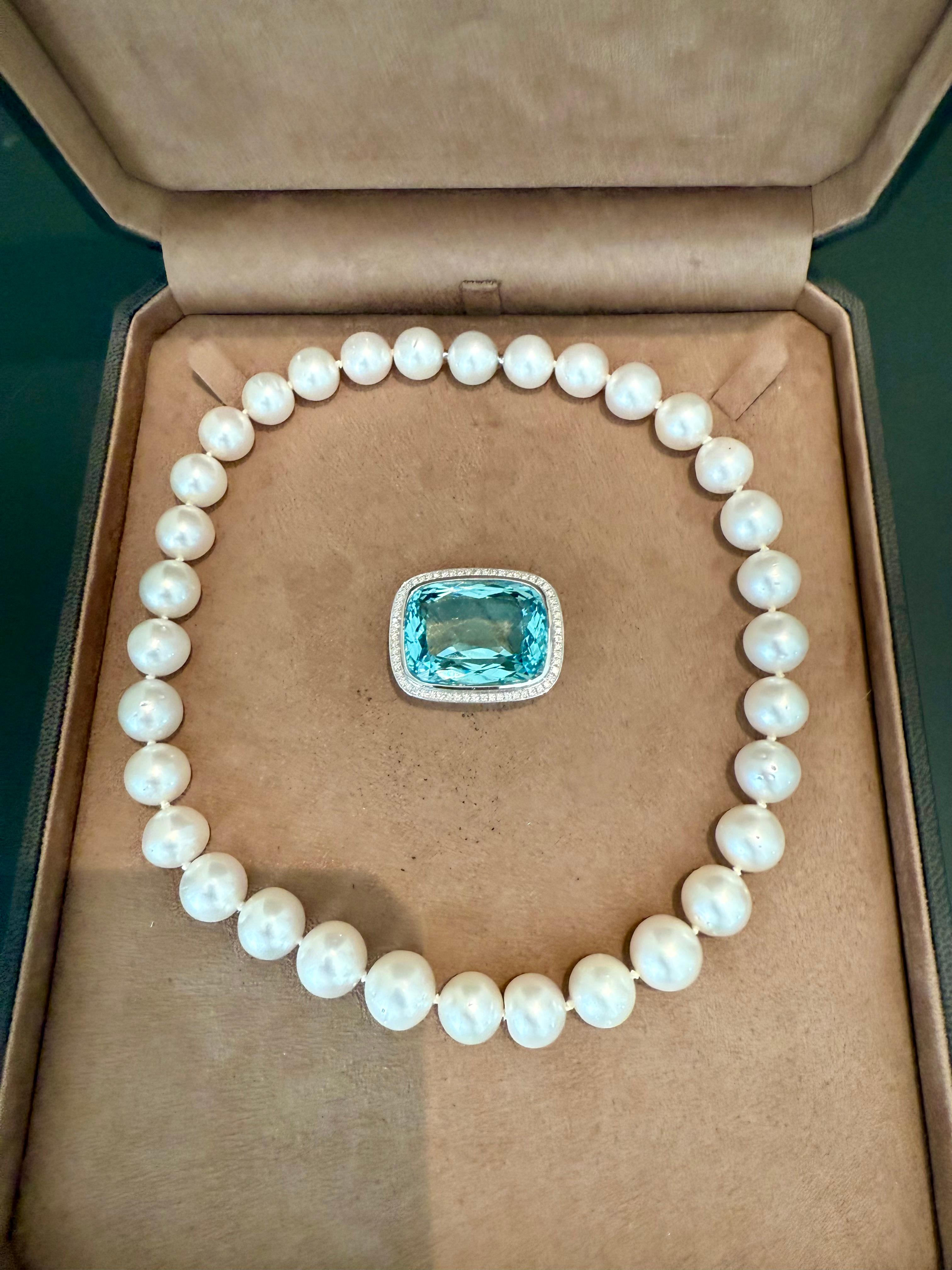 Donna Perla dei mari del sud  Collana con  Ciondolo con diamante e acquamarina in oro bianco 18 K. in vendita