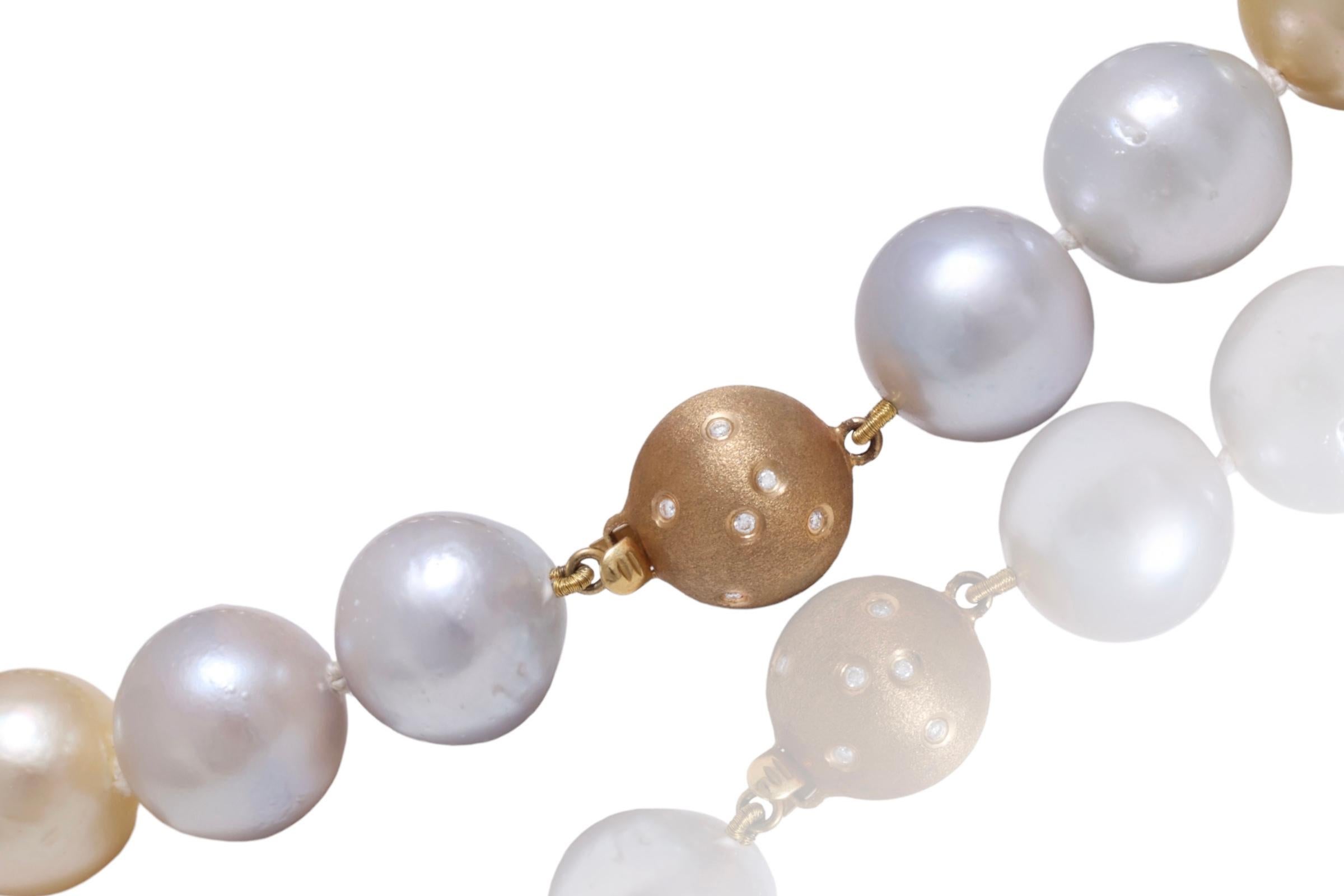 Collana di perle dei mari del sud con 18 kt. Serratura rotonda in oro con diamanti, 12 - 16,7 mm in vendita 8