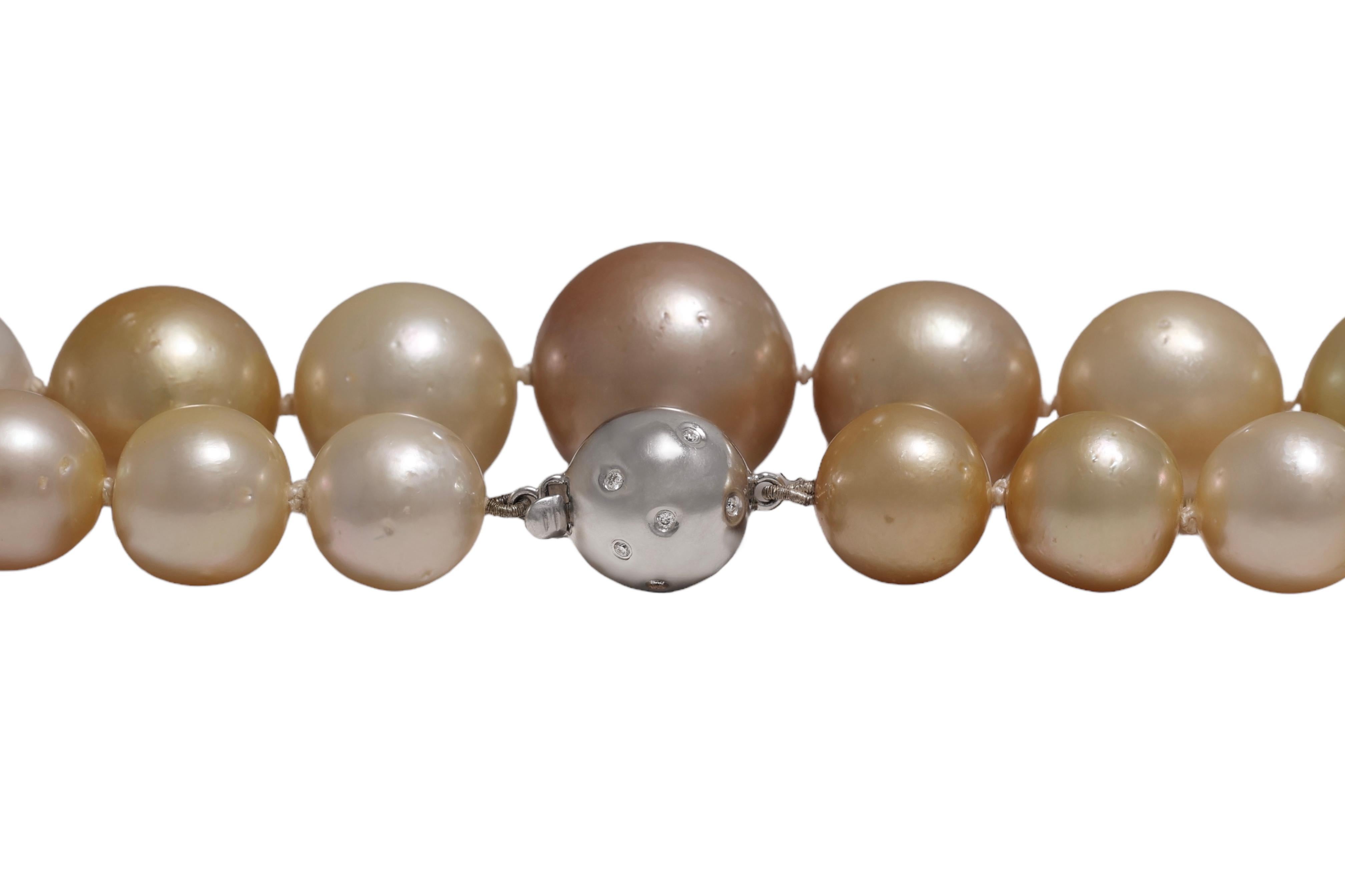 Round Cut South Sea Pearl Necklace With 18 kt. White Gold Locker wi& Diamonds 11-17mm For Sale