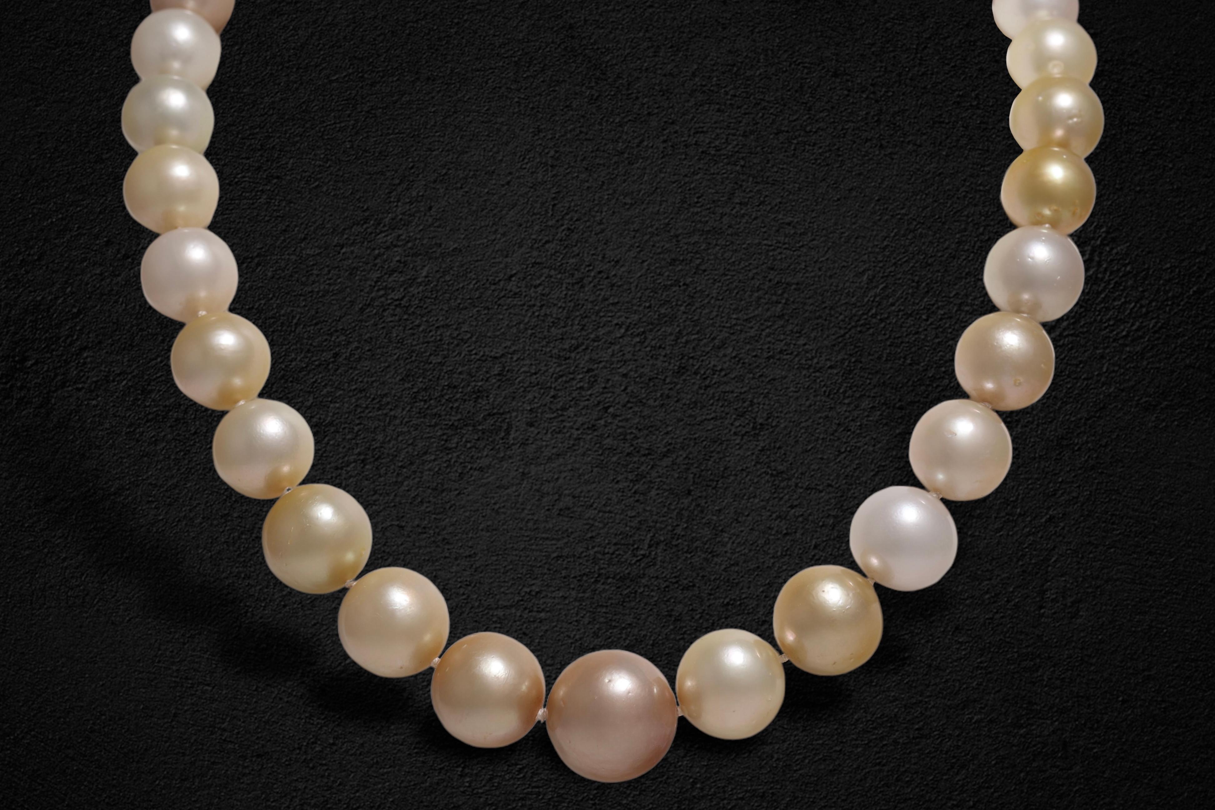 South Sea Pearl Necklace With 18 kt. White Gold Locker wi& Diamonds 11-17mm For Sale 2