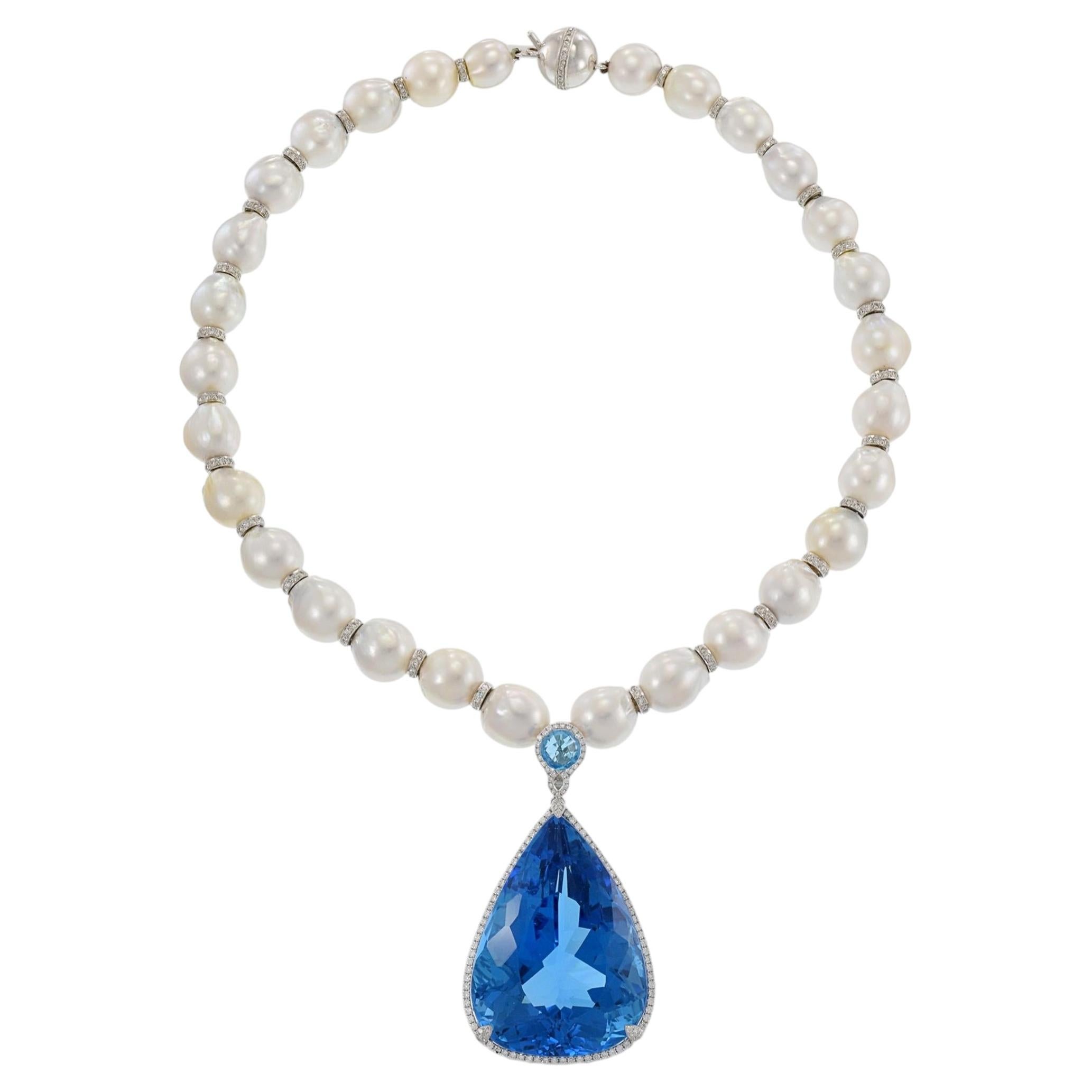 Collana di perle dei mari del sud con distanziatori di diamanti e pendente di topazio blu da 266,58 carati