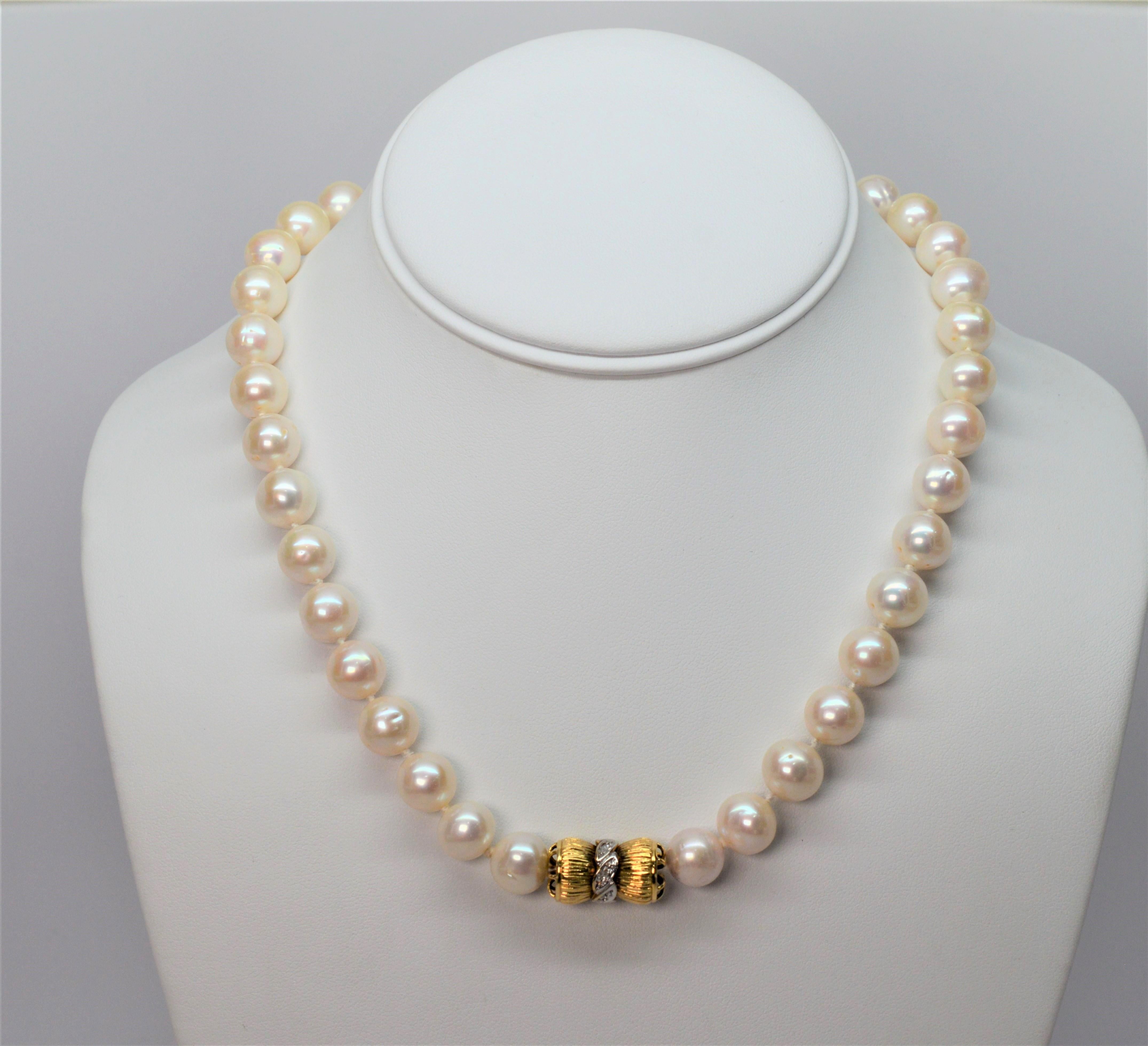 Freshwater Akoya Pearl Necklace w Gold Diamond Bow Clasp In New Condition In Mount Kisco, NY