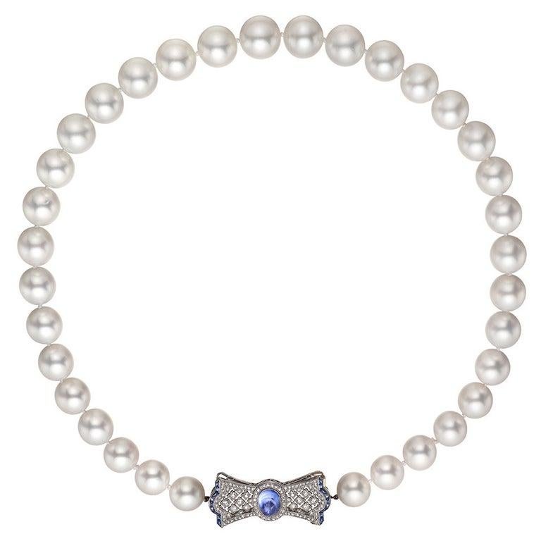 South Sea Pearl Necklace with Gem-Set Bow Clasp In Excellent Condition For Sale In Greenwich, CT