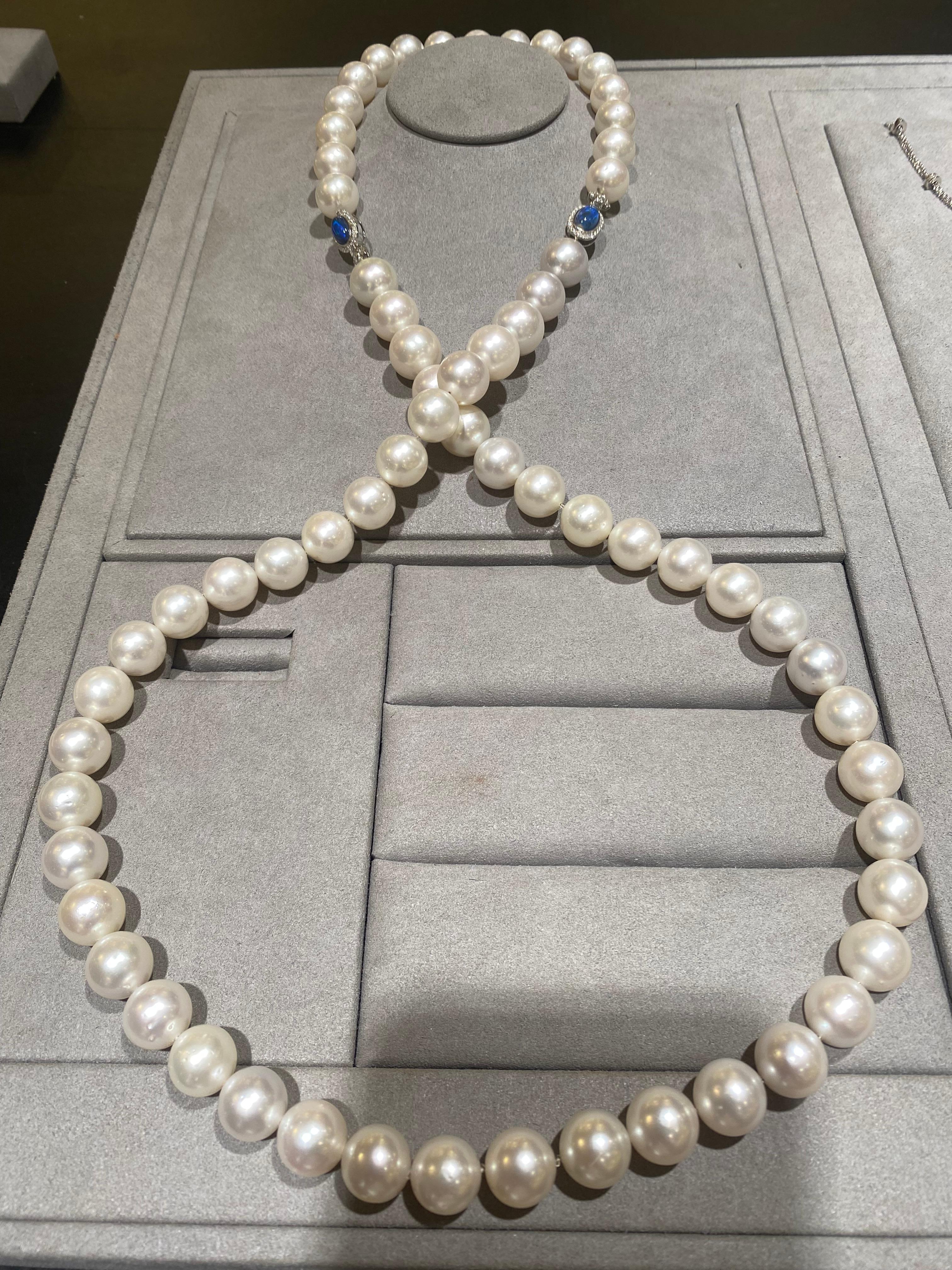 Contemporain  Collier de perles des mers du Sud avec deux fermoirs en opale noire massive australienne et diamants en vente