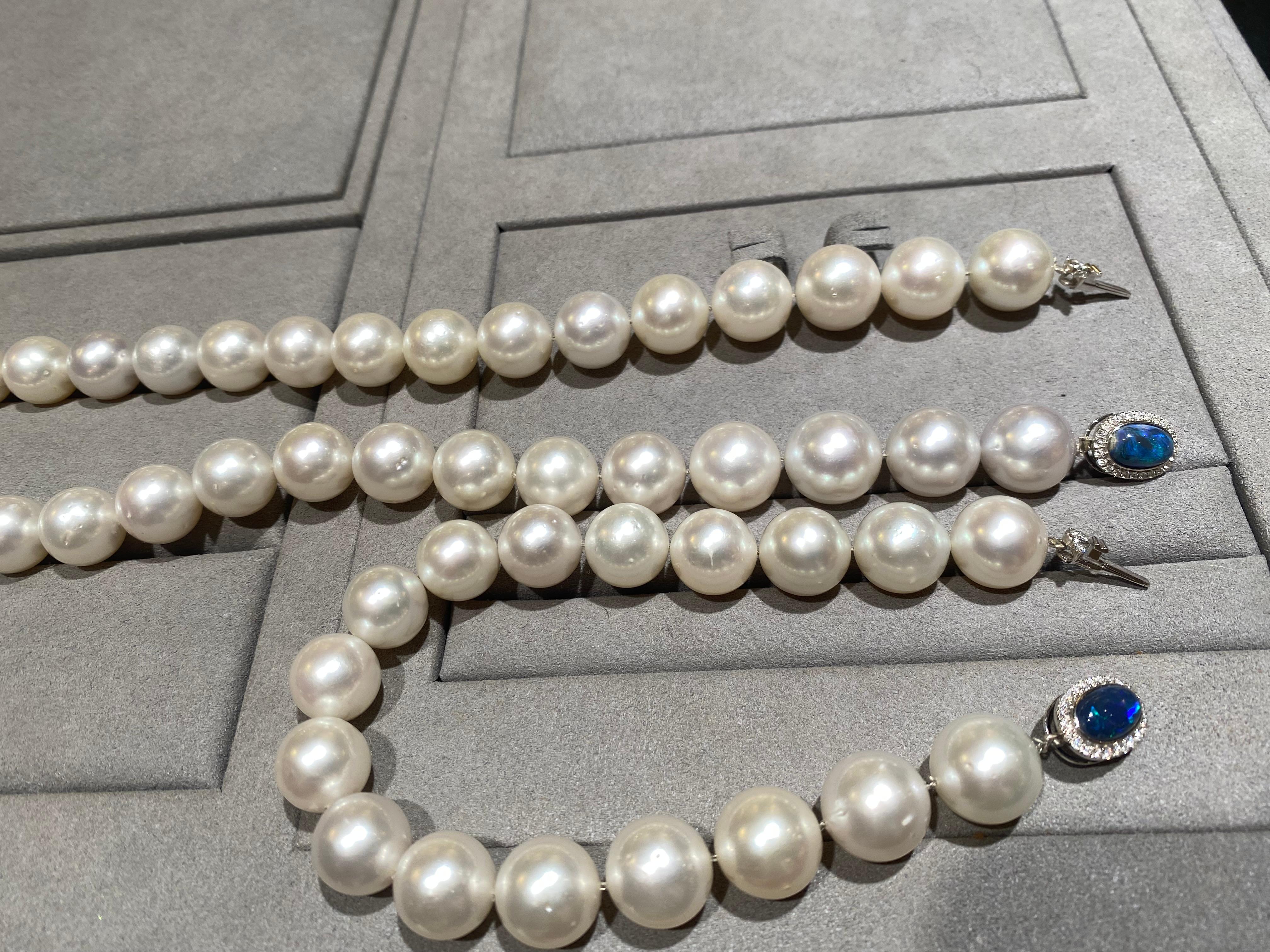  Collier de perles des mers du Sud avec deux fermoirs en opale noire massive australienne et diamants Pour femmes en vente