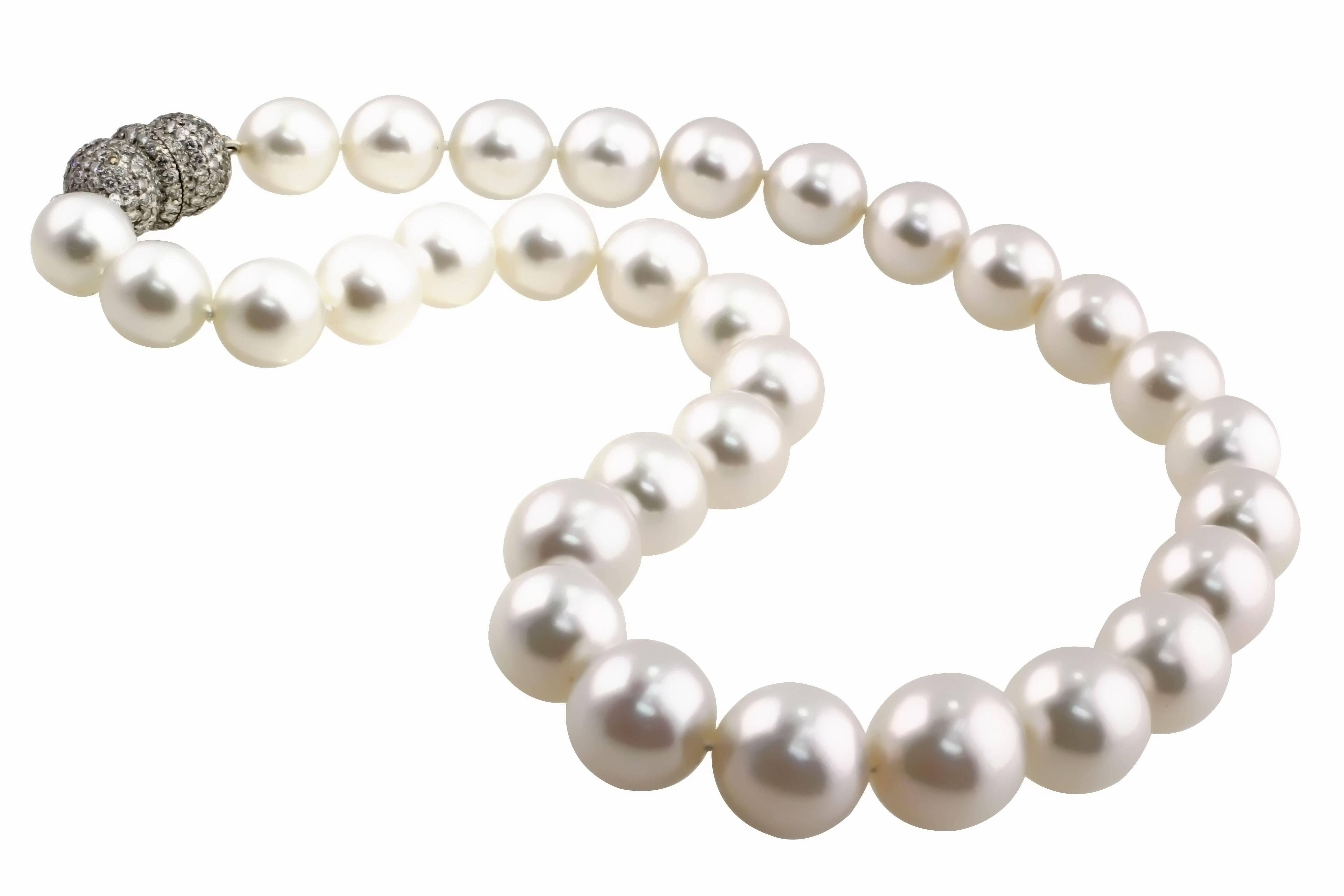 South Sea Pearl Necklace with Pave Diamond Platinum Clasp In Excellent Condition For Sale In La Jolla, CA