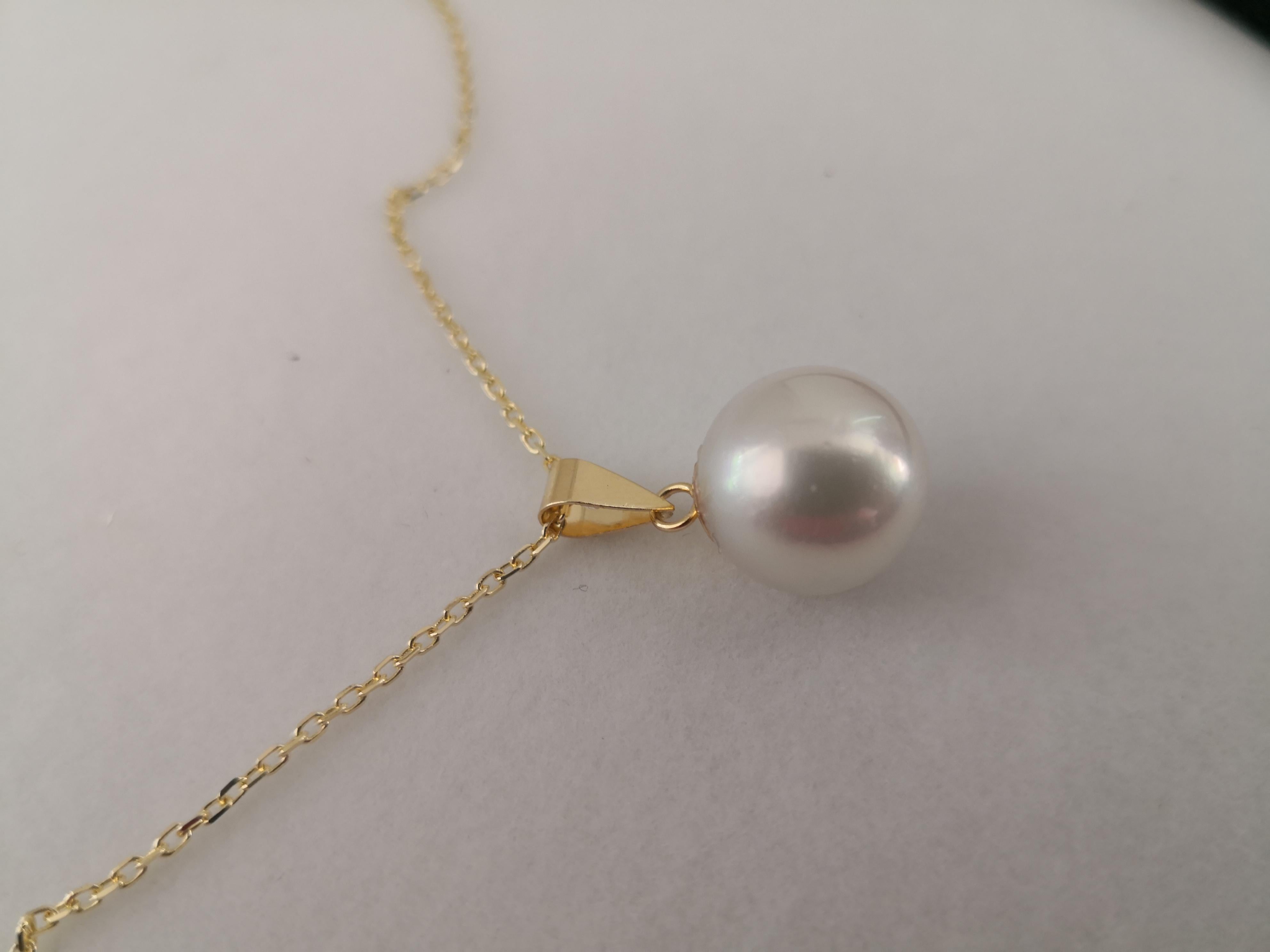 - Natural Color South Sea Pearl Pendant

- Origin: Australian ocean waters

- Produced by Pinctada Maxima Oyster

- 18 karats Yellow Gold mounting 

- 40 cm long chain manufactured in 18 karats yellow gold

- Size of Pearls 12 mm of diameter

-