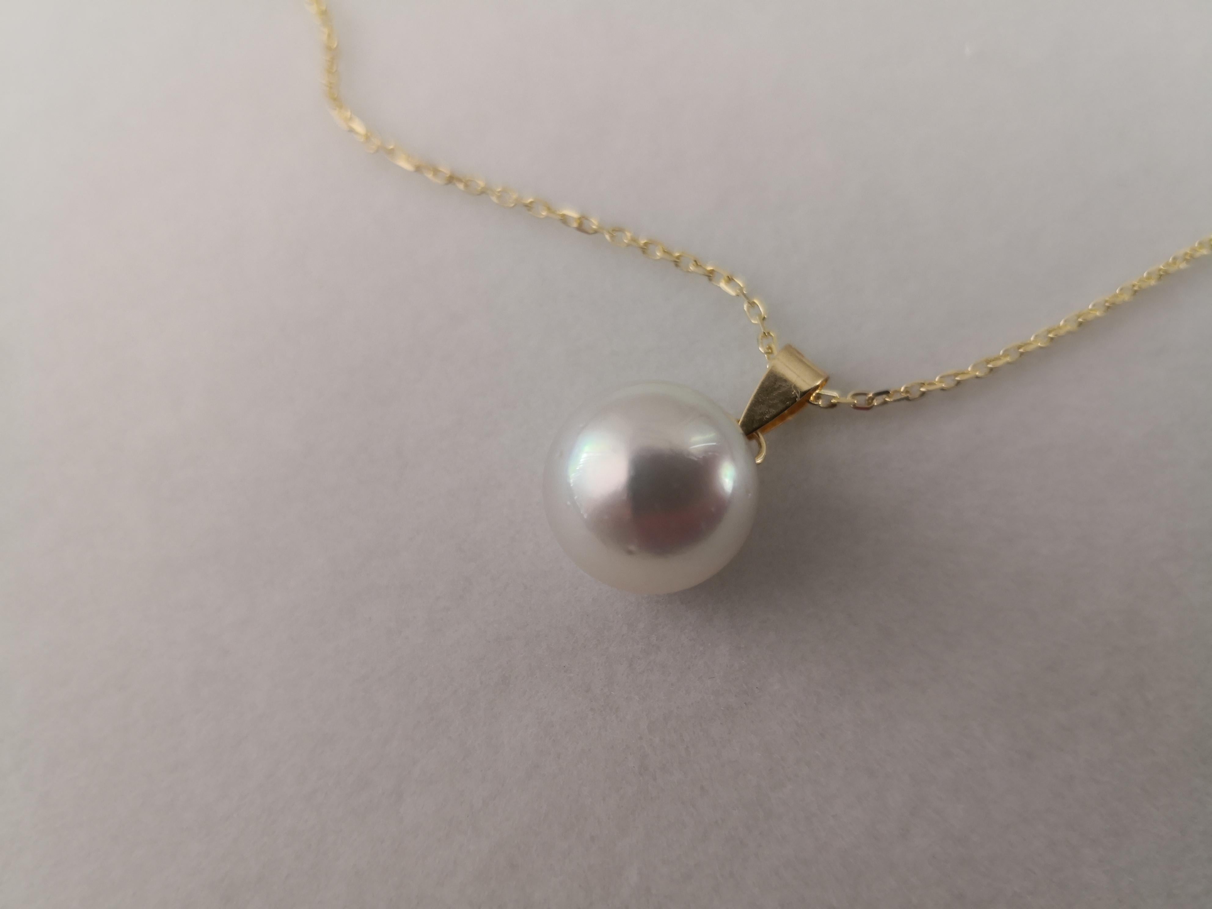 Women's or Men's South Sea Pearl Pendant Round, 18 Karat Gold, White Pink Natural Color For Sale