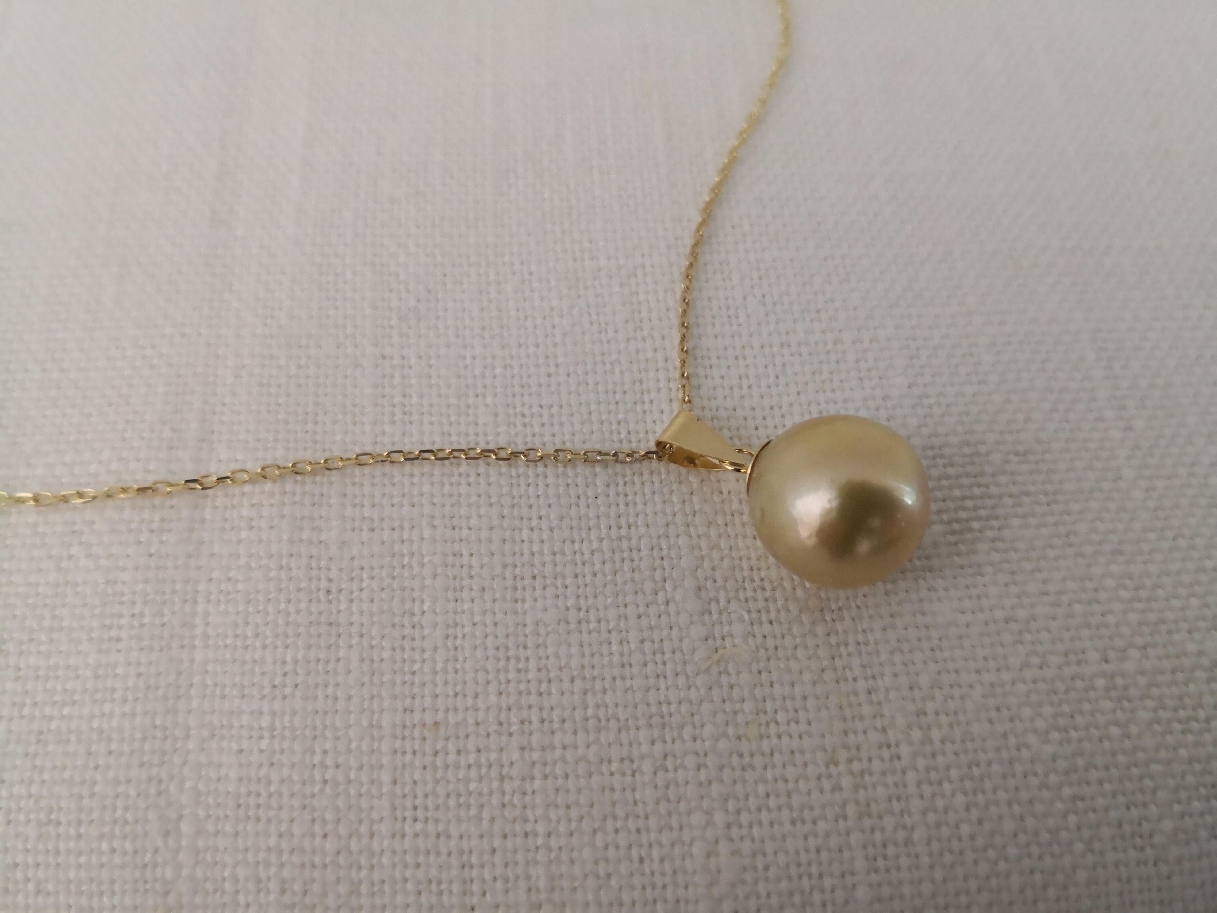 Contemporary South Sea Pearl Pendant, Deep Golden Color, 18 Karat Gold For Sale