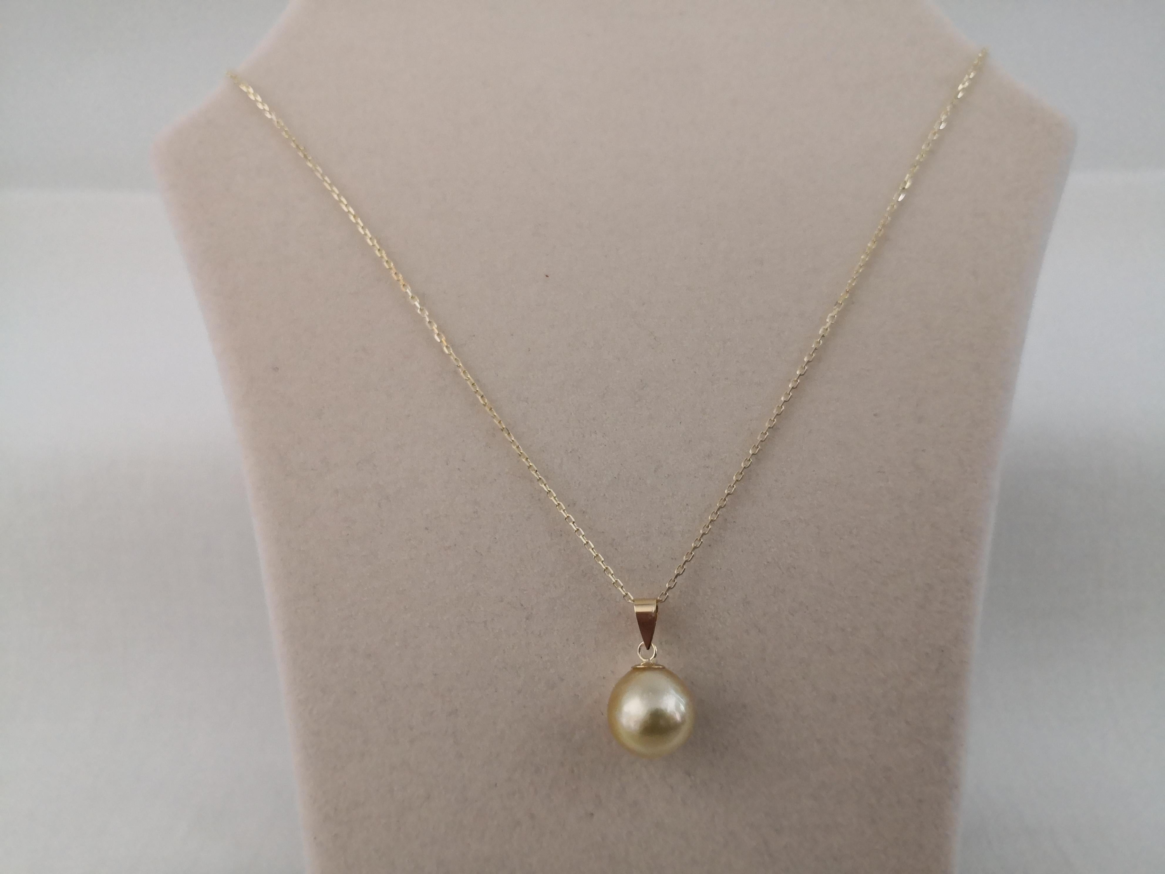 South Sea Pearl Pendant, Deep Golden Color, 18 Karat Gold In New Condition For Sale In Cordoba, ES