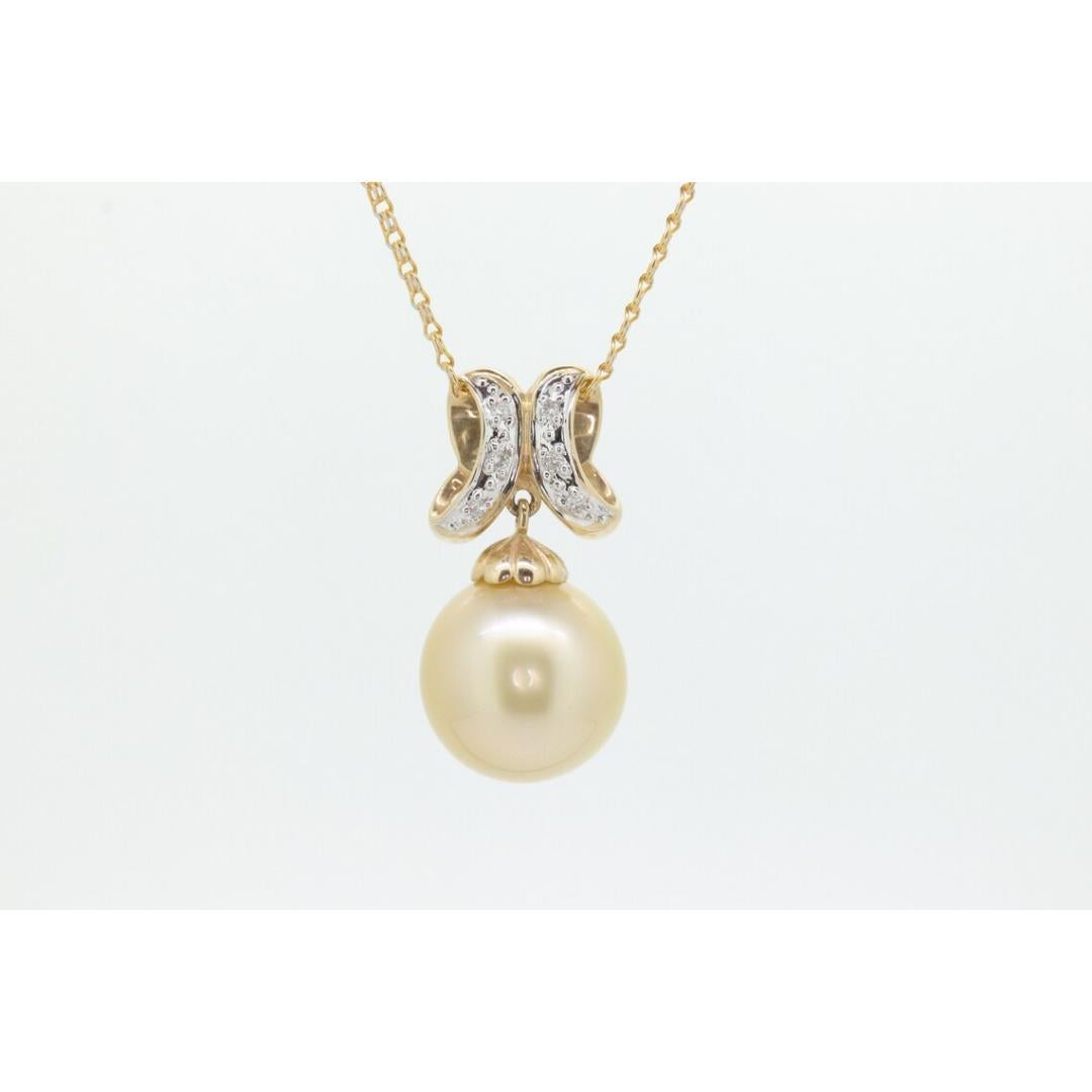 South Sea Pearl Pendant. 14k Gold South Sea Pearl Dangle Pendant Necklace. In Good Condition For Sale In Port Charlotte, FL