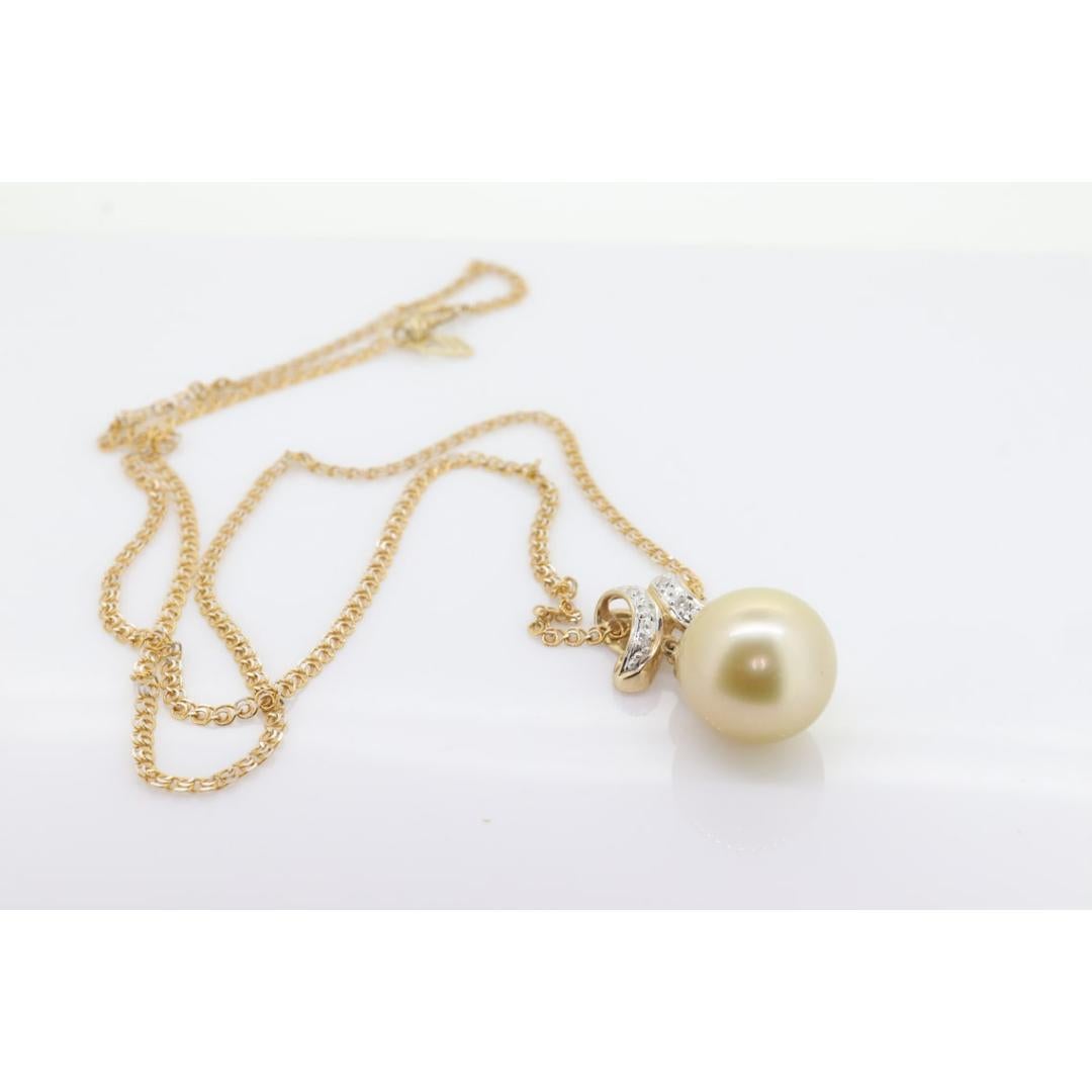 Women's South Sea Pearl Pendant. 14k Gold South Sea Pearl Dangle Pendant Necklace. For Sale