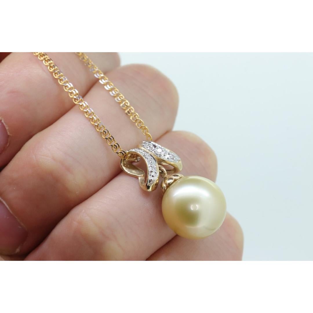 South Sea Pearl Pendant. 14k Gold South Sea Pearl Dangle Pendant Necklace. For Sale 3