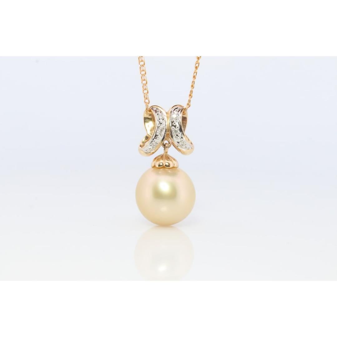 South Sea Pearl Pendant. 14k Gold South Sea Pearl Dangle Pendant Necklace. For Sale 4