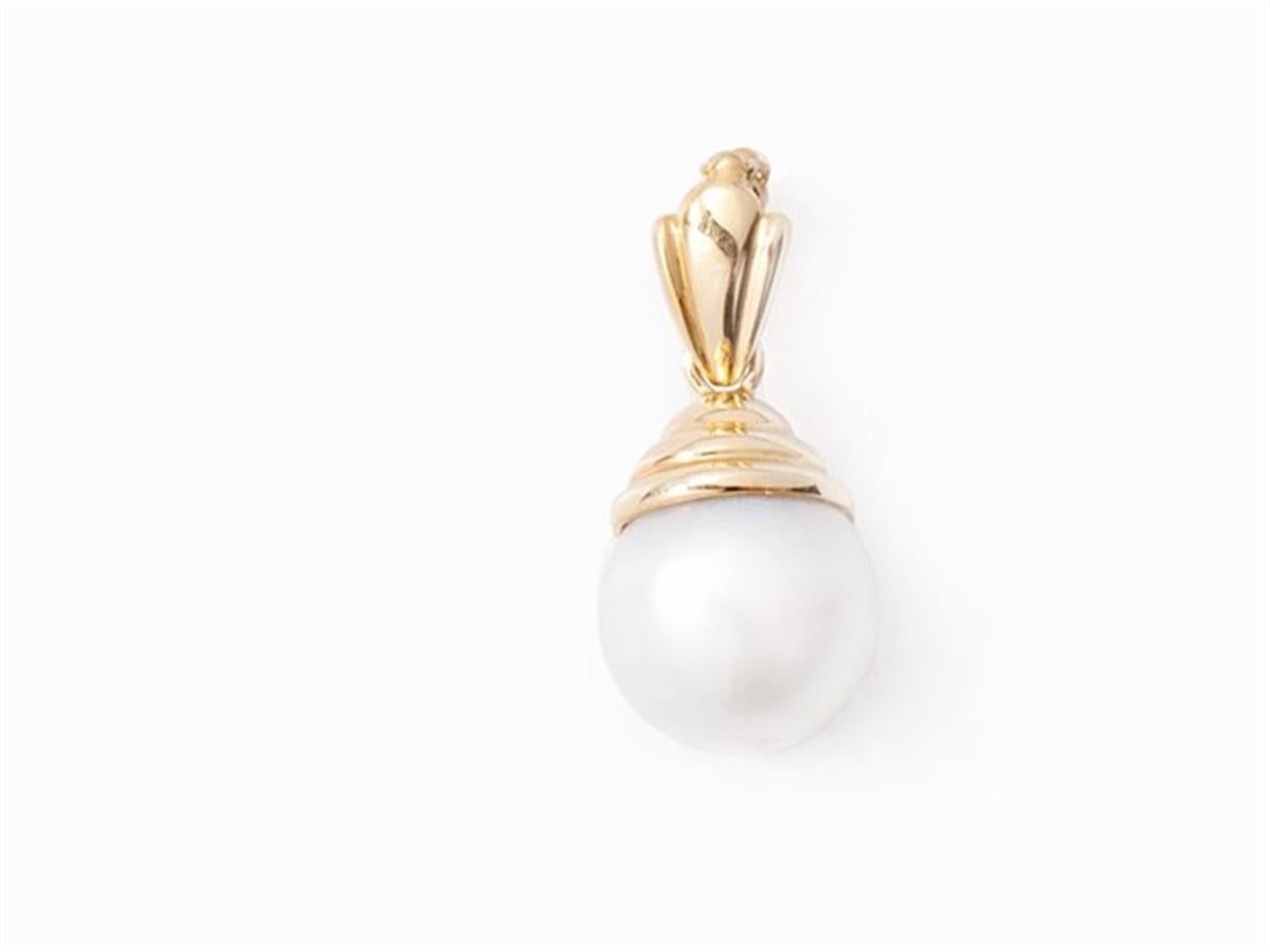 South Sea Pearl Pendant with Clip, 18 Karat Gold 1